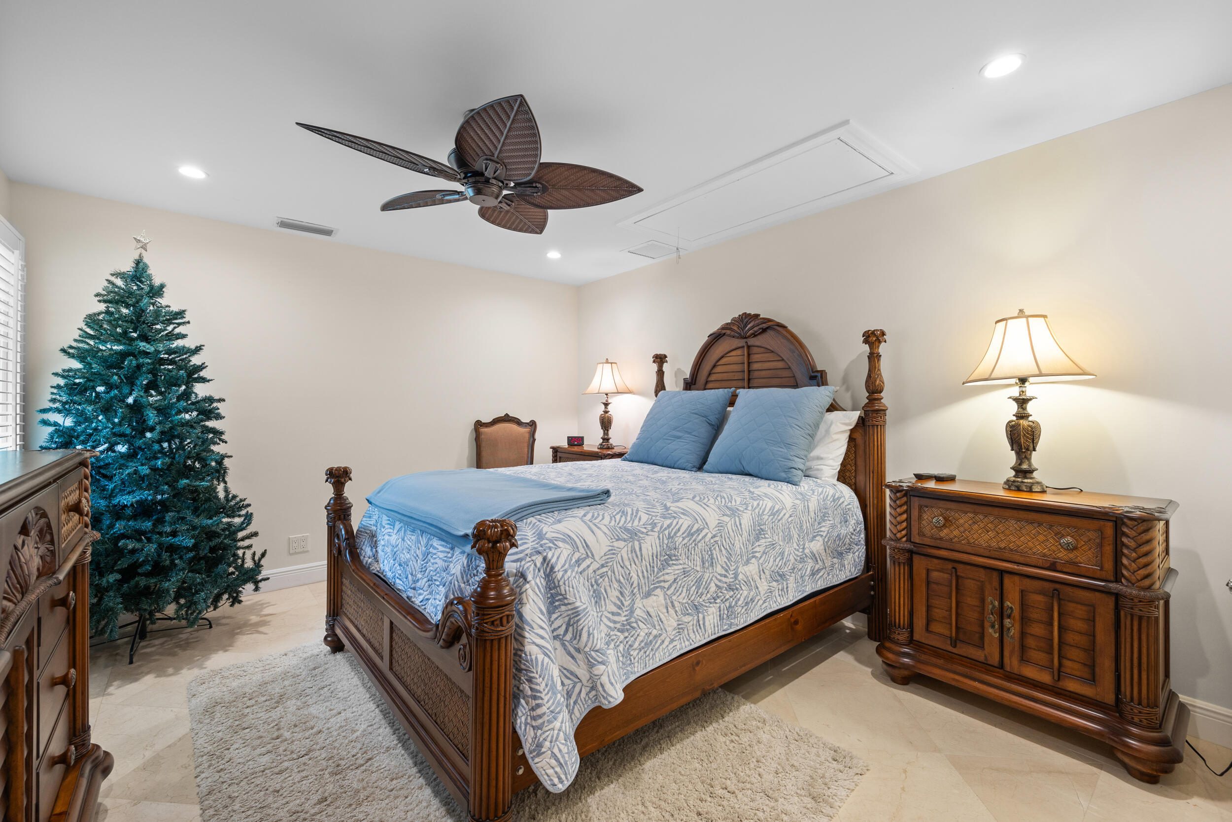 TEQUESTA COUNTRY CLUB - Residential
