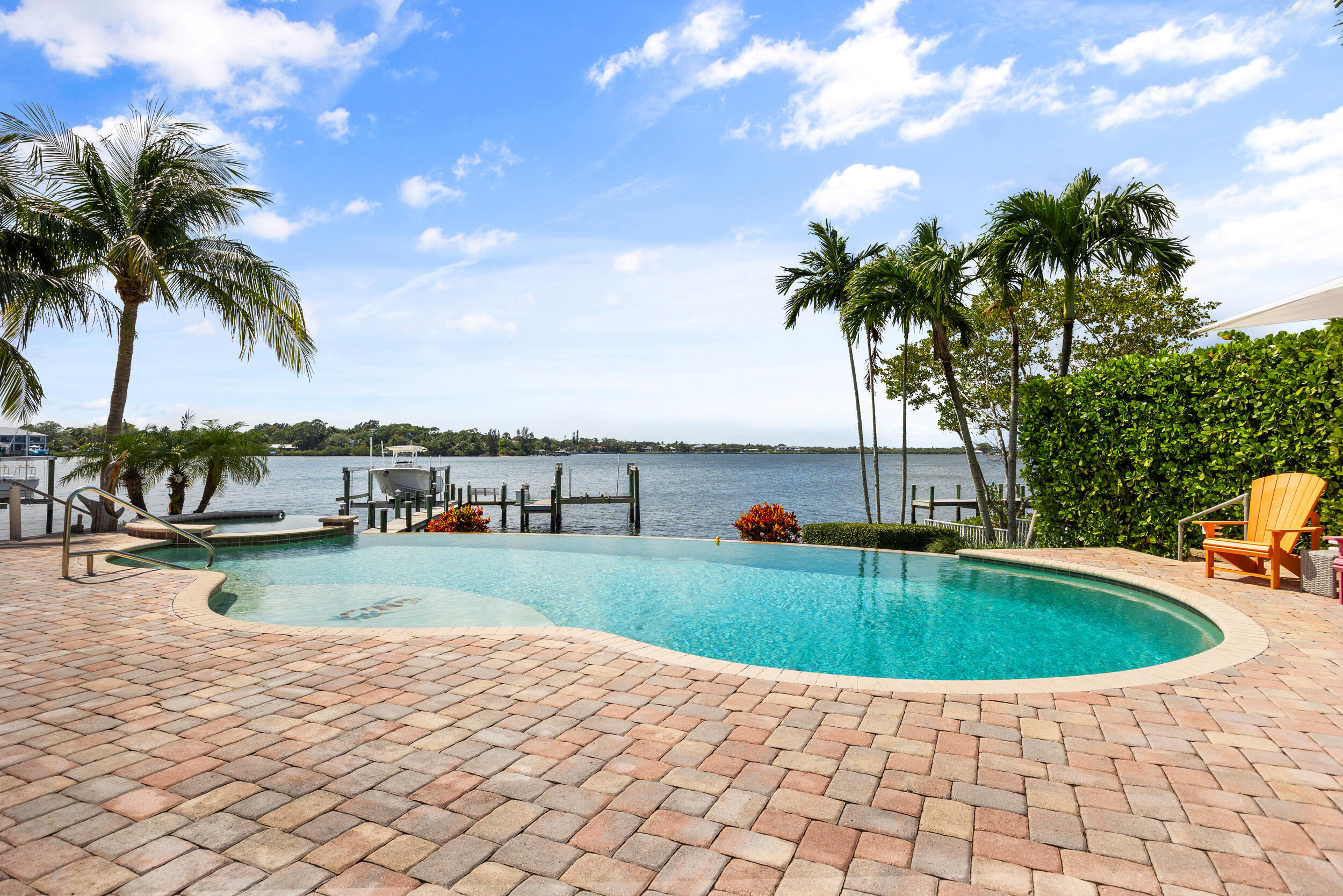 TEQUESTA COUNTRY CLUB - Residential