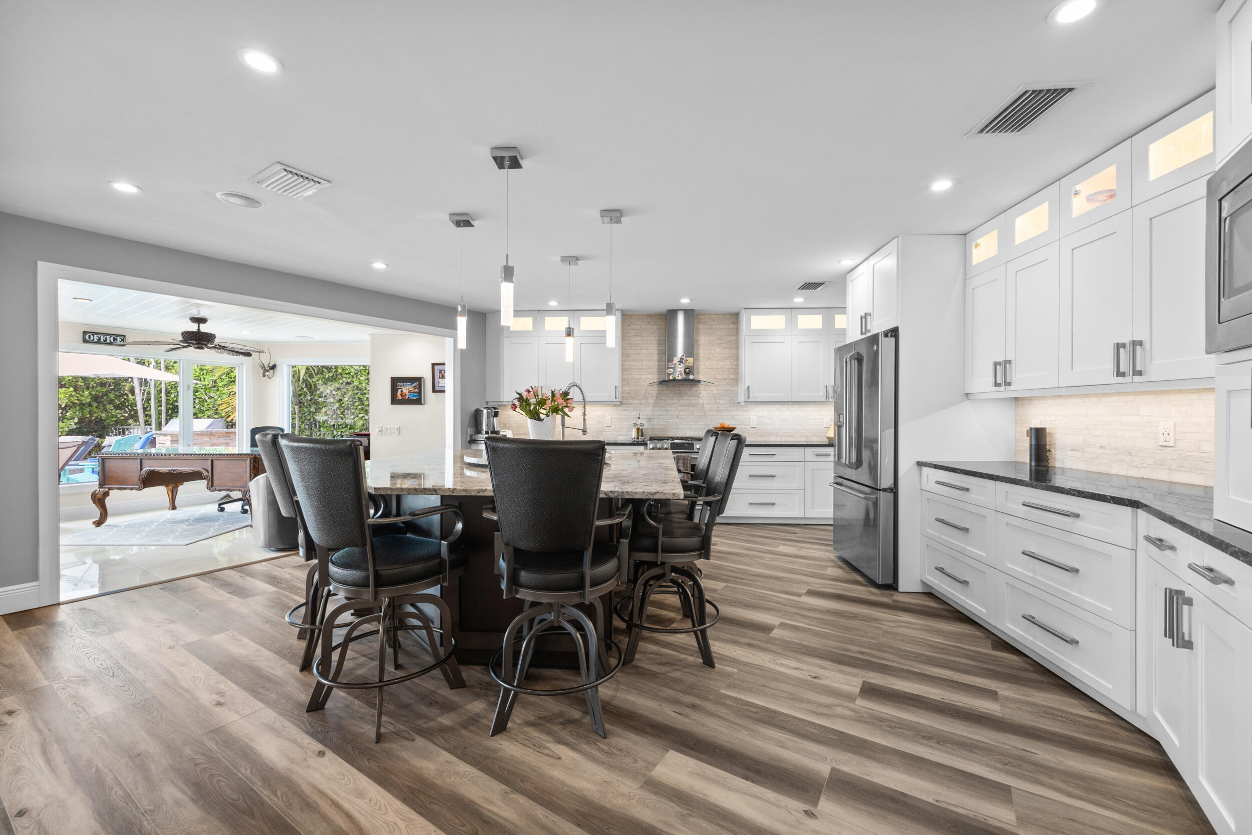 TEQUESTA COUNTRY CLUB - Residential