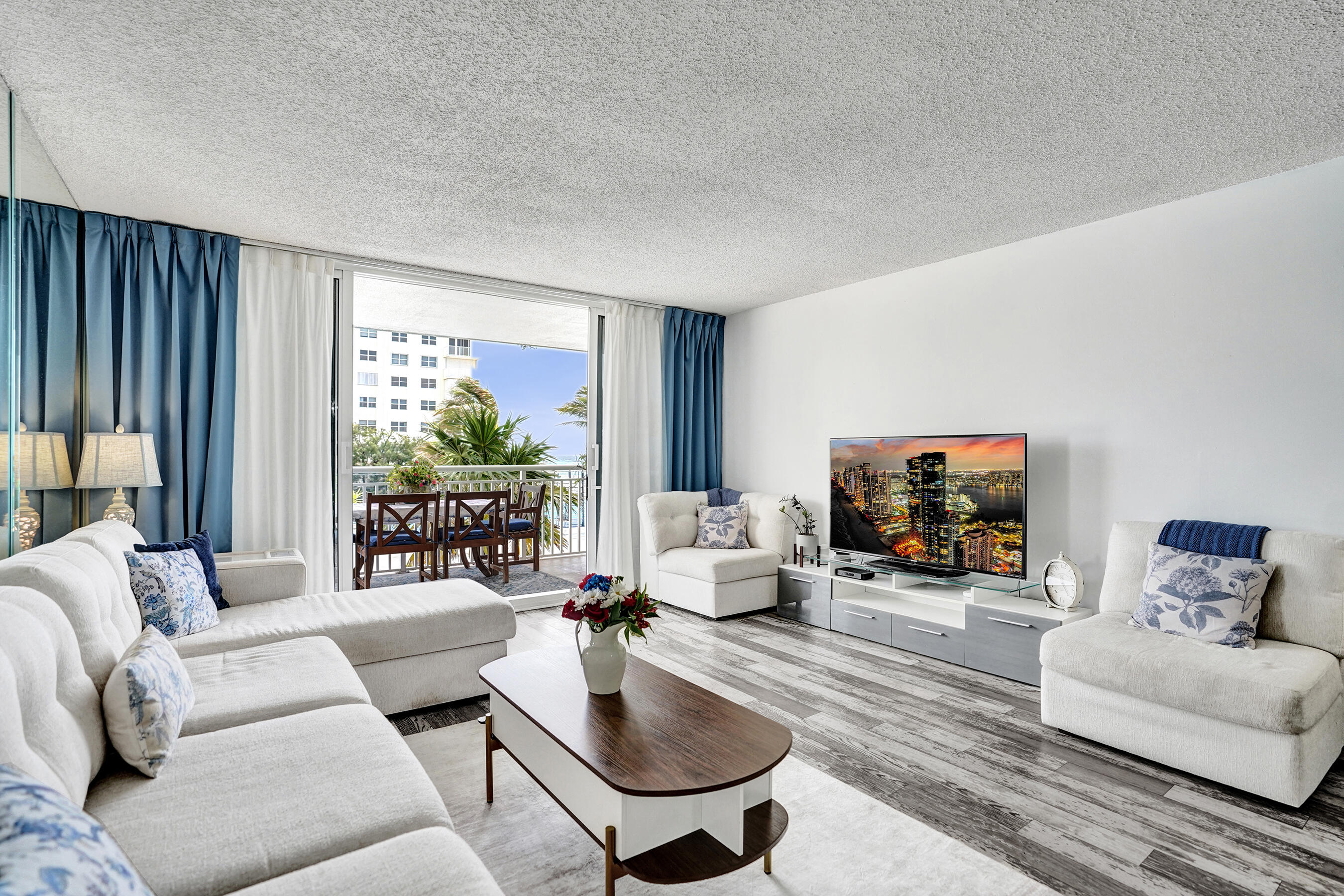 BARCLAY CONDO - Residential