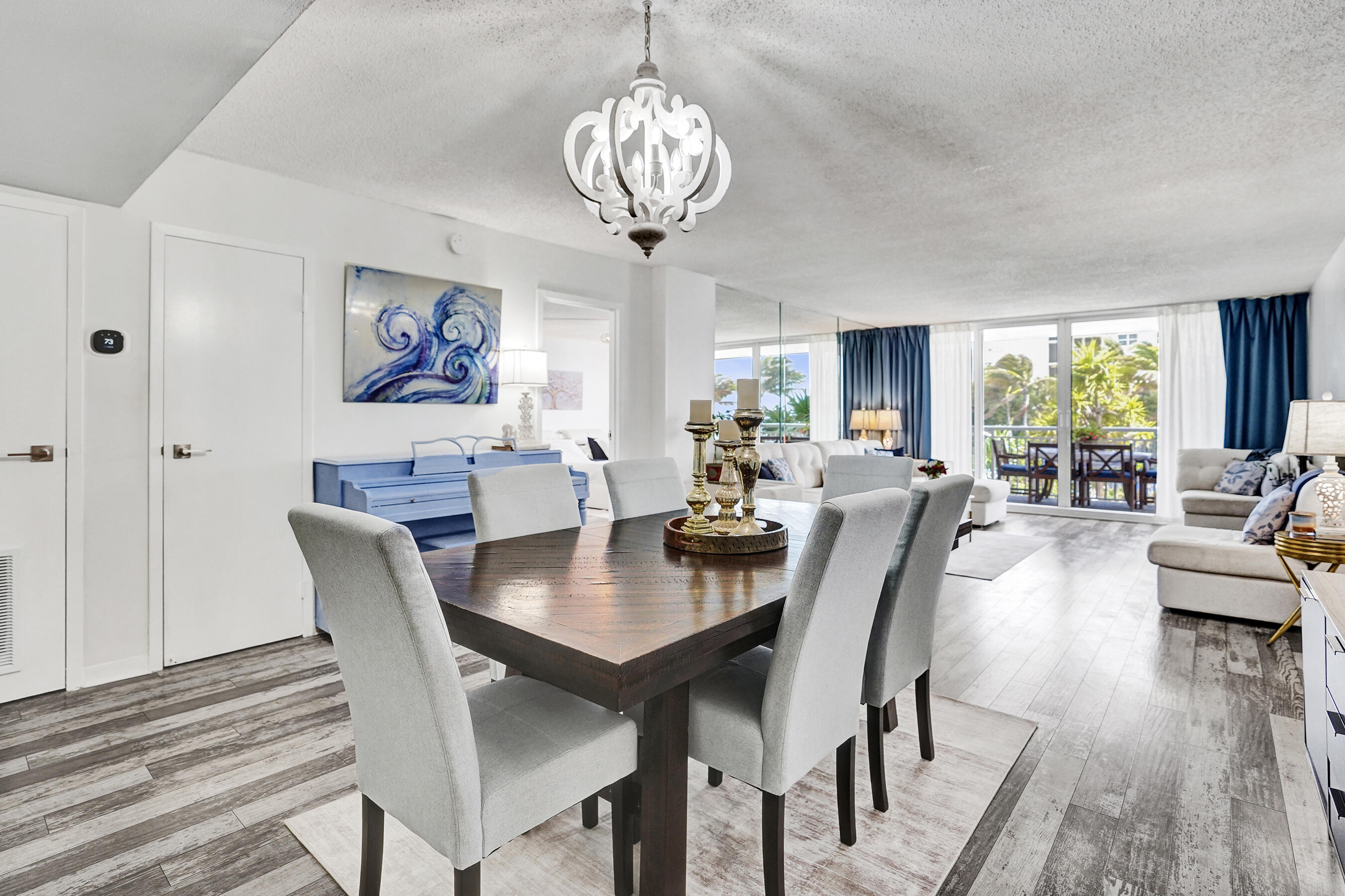BARCLAY CONDO - Residential