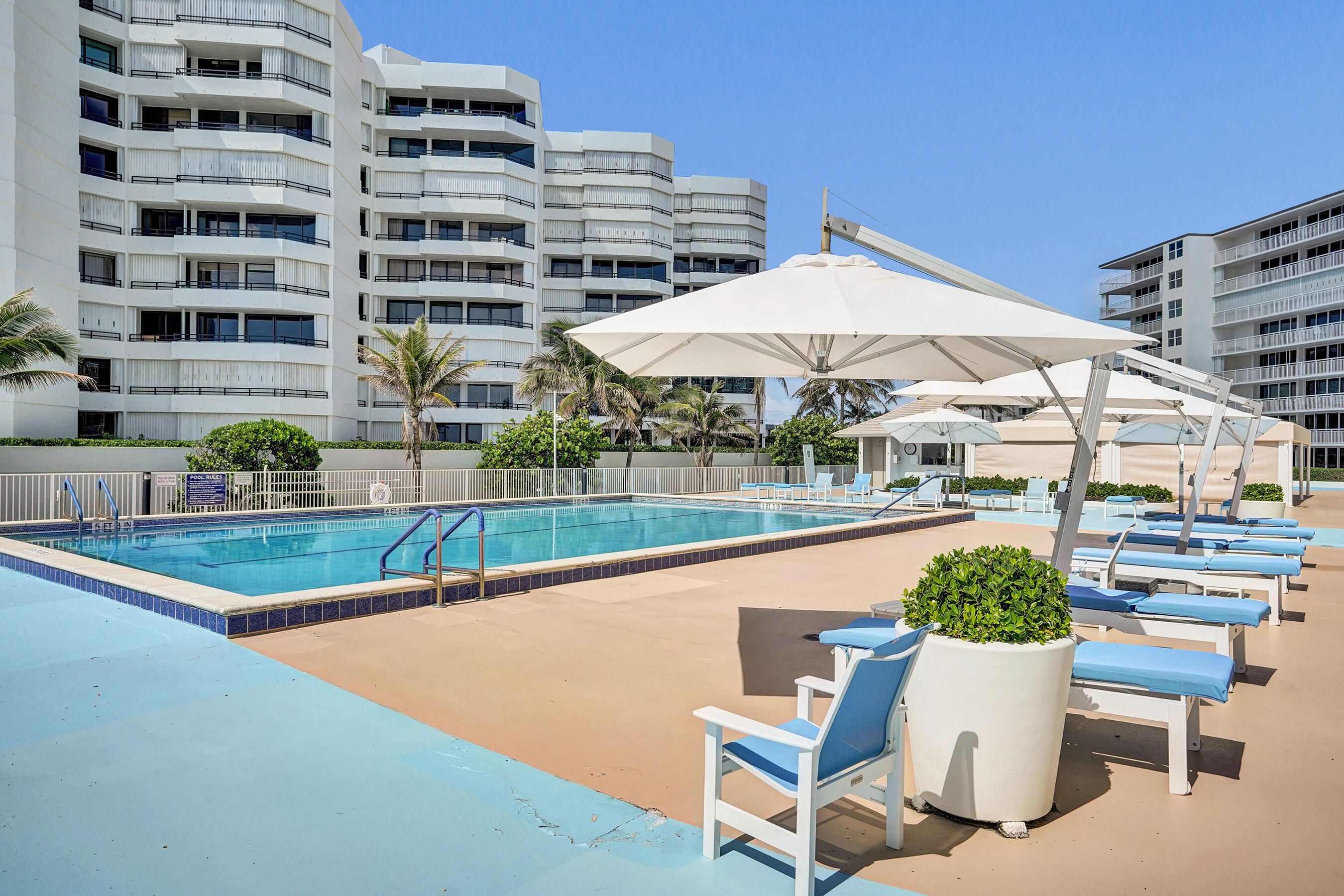 BARCLAY CONDO - Residential