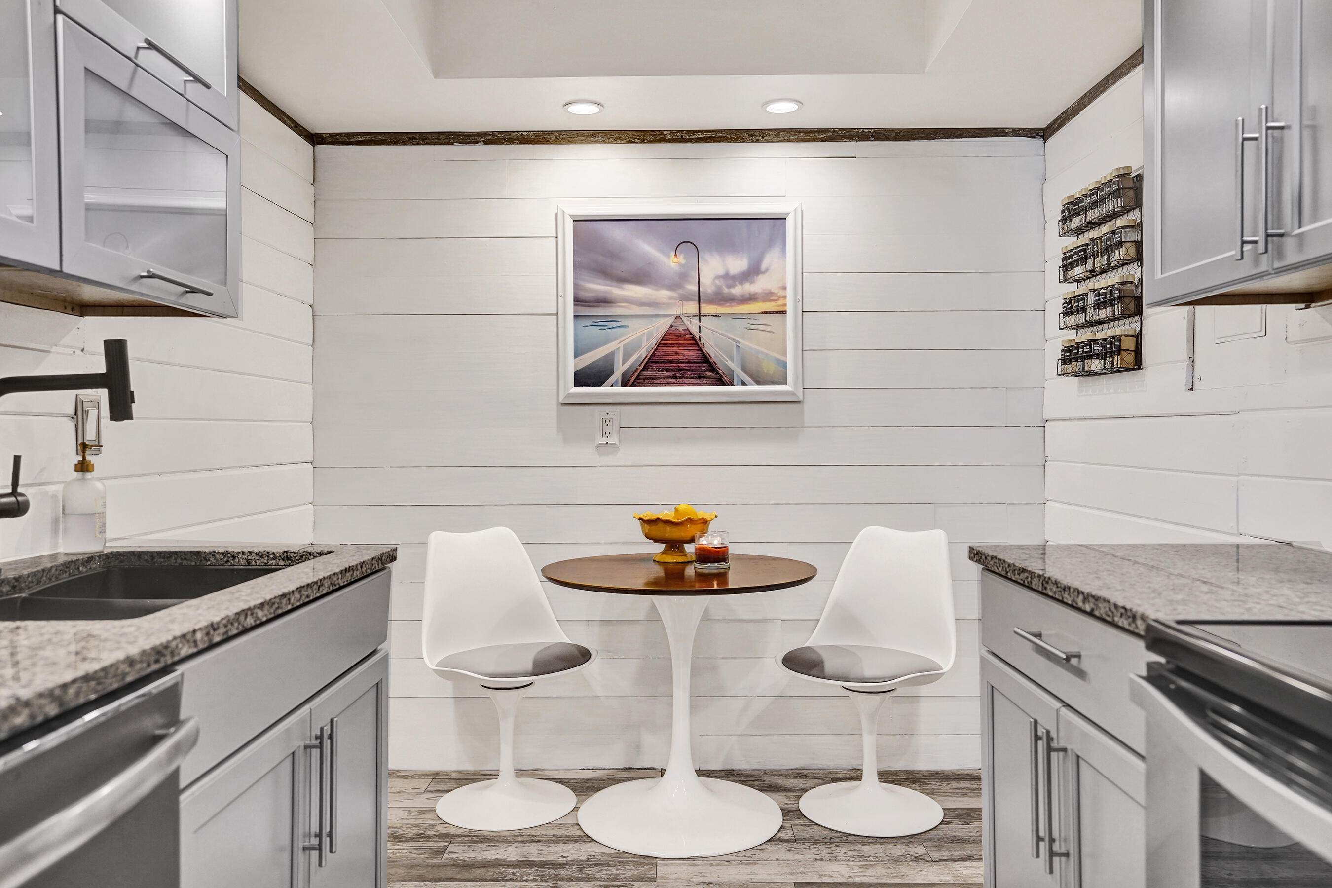 BARCLAY CONDO - Residential