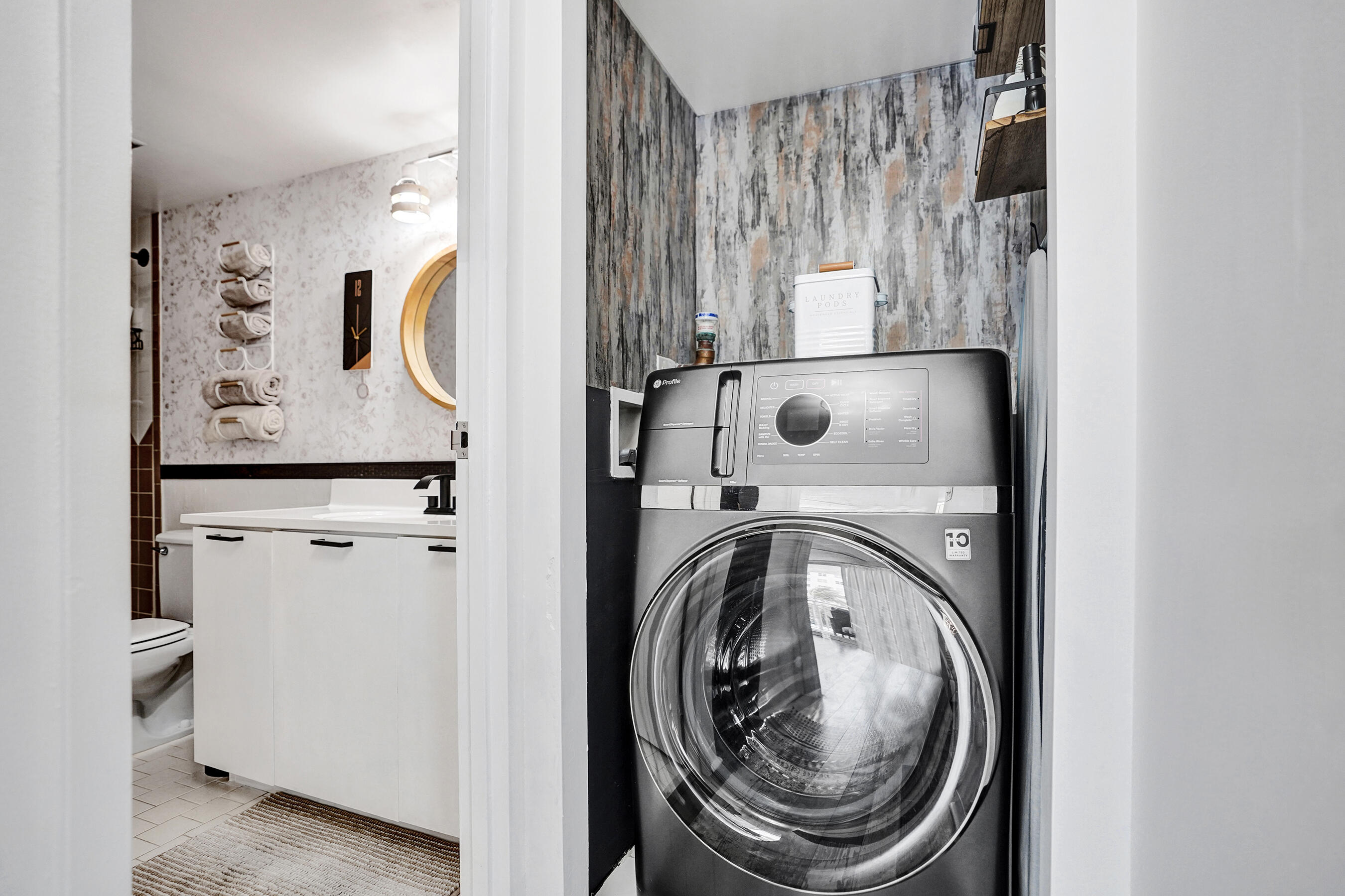 BARCLAY CONDO - Residential
