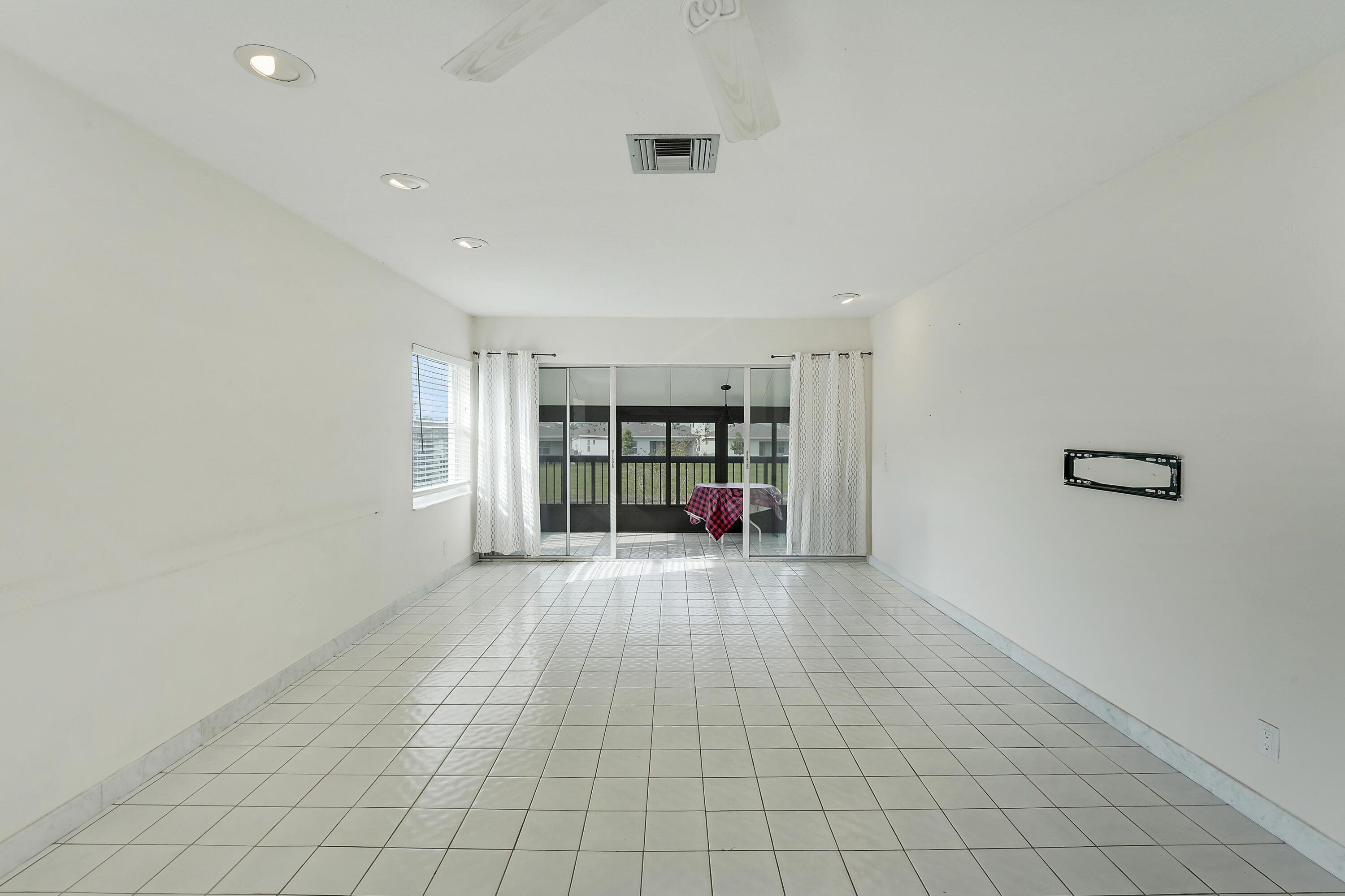 PALM GREENS AT VILLA DEL RAY CONDO II - Residential Lease