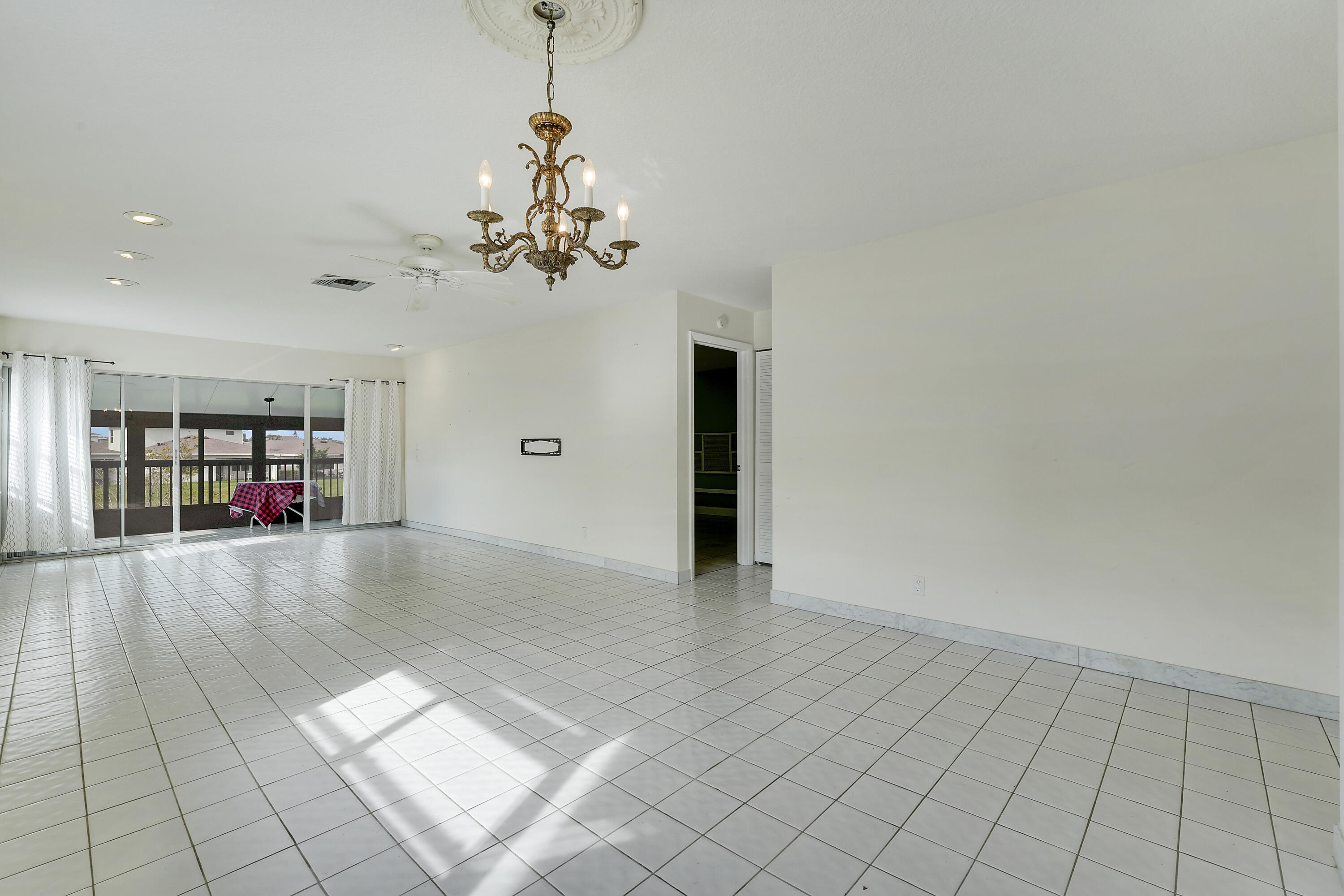 PALM GREENS AT VILLA DEL RAY CONDO II - Residential Lease