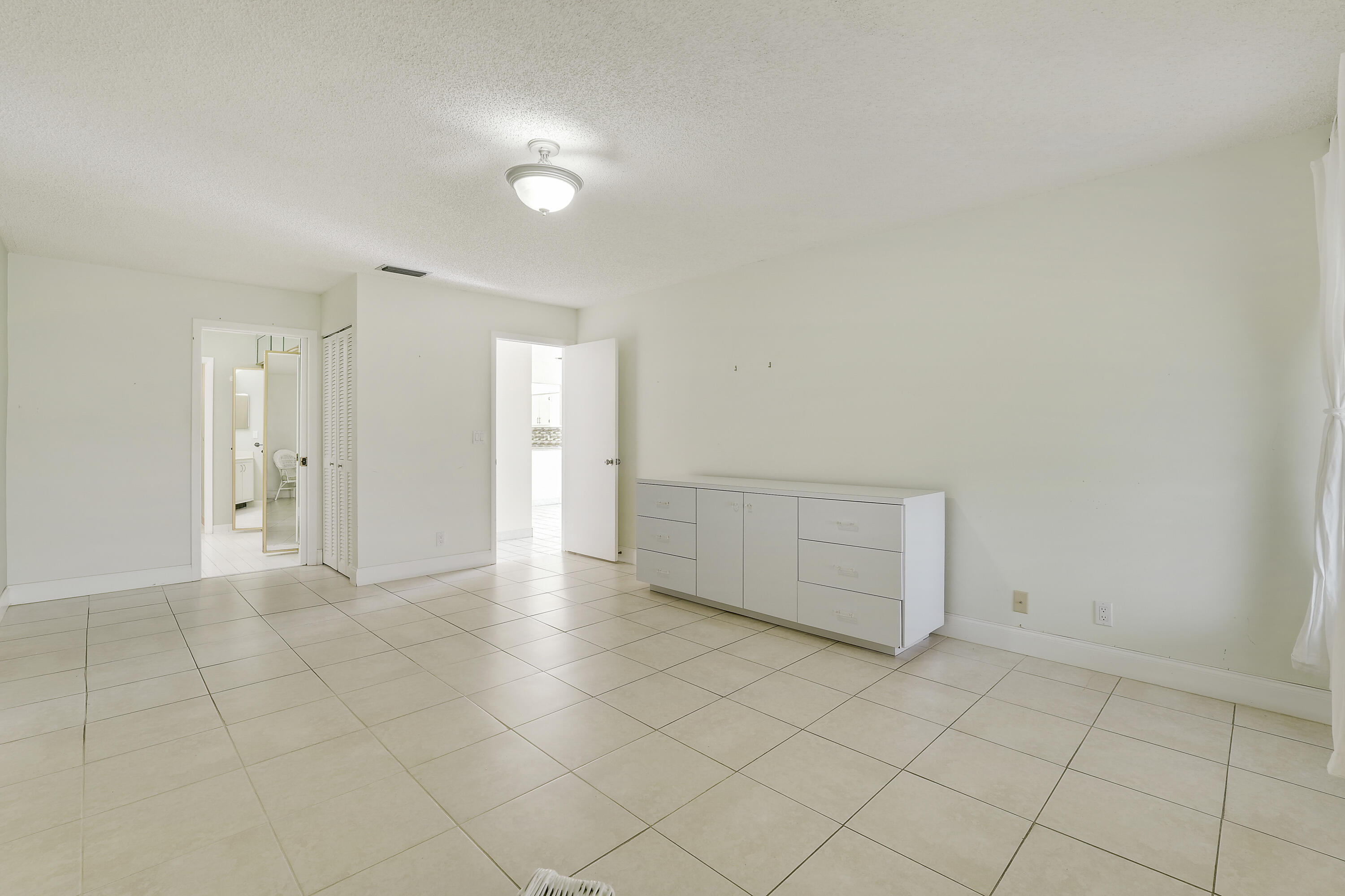 PALM GREENS AT VILLA DEL RAY CONDO II - Residential Lease