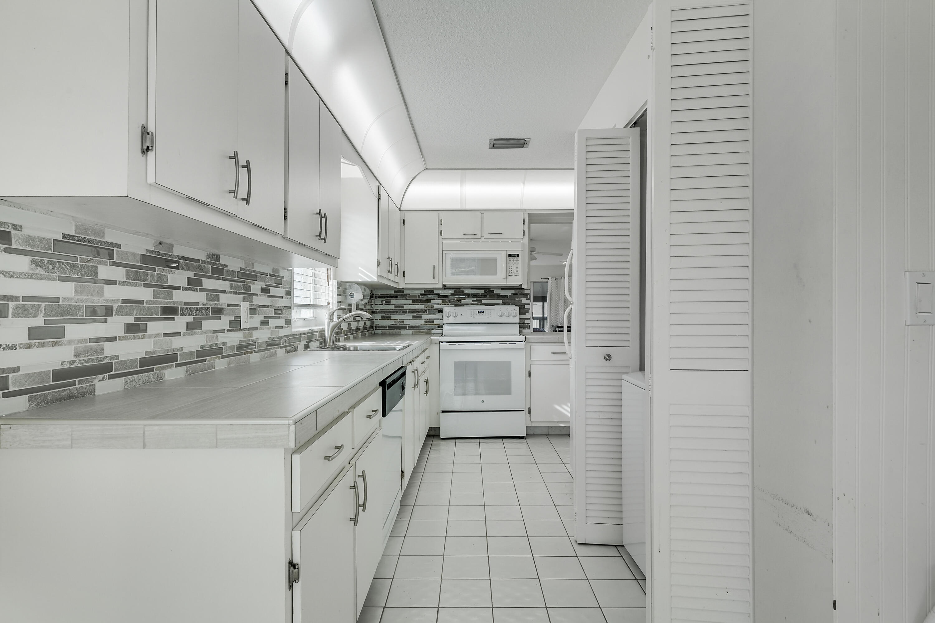 PALM GREENS AT VILLA DEL RAY CONDO II - Residential Lease