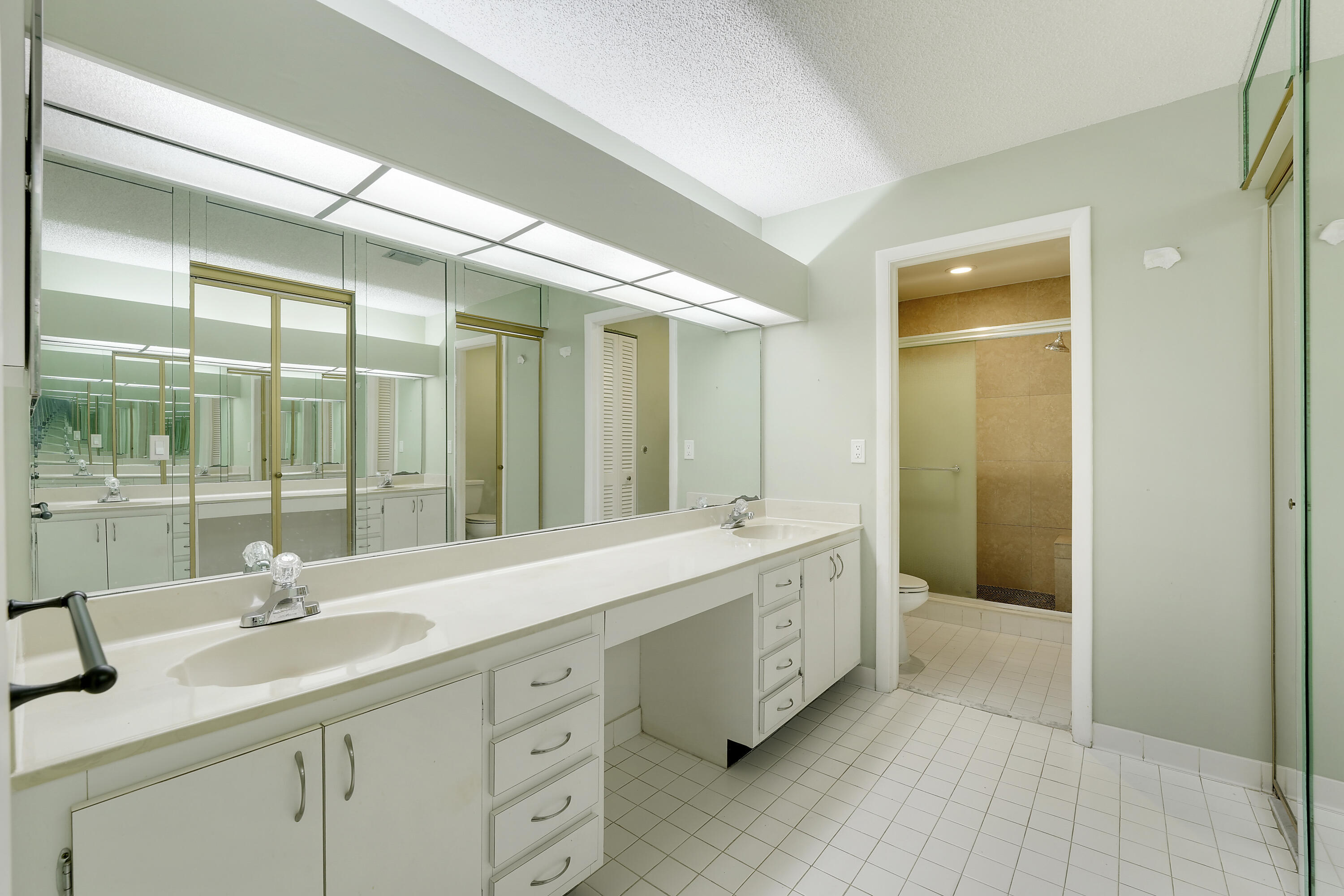 PALM GREENS AT VILLA DEL RAY CONDO II - Residential Lease