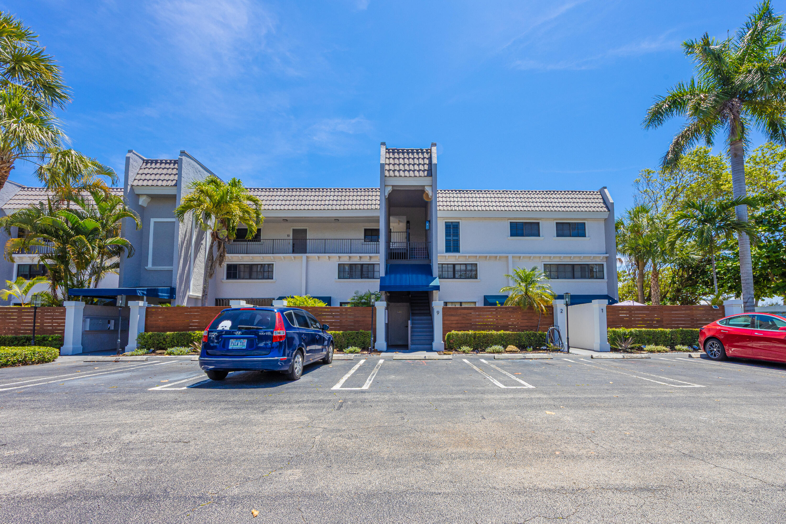 PALM TRAIL PLACE CONDO - Residential