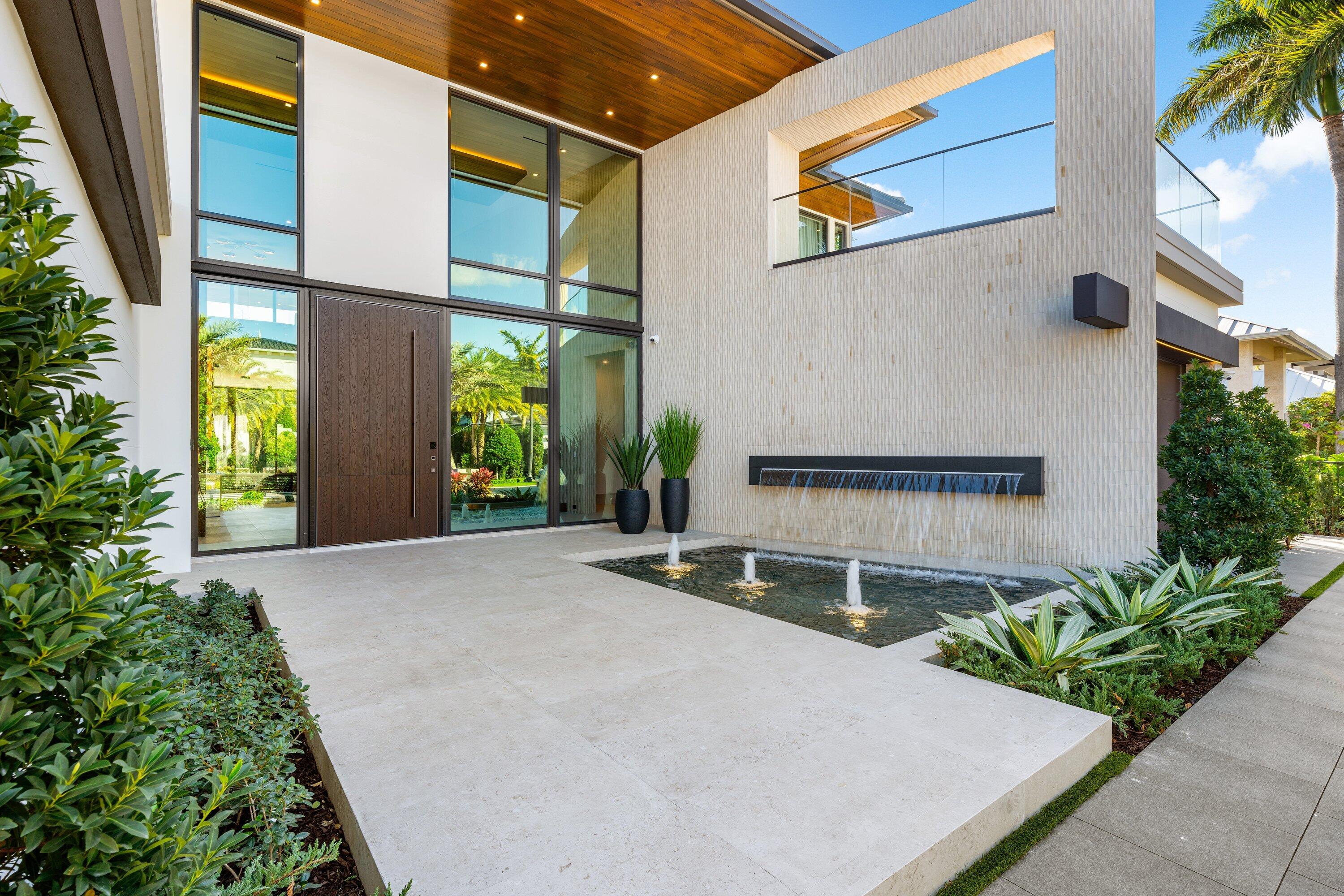 ROYAL PALM YACHT & COUNTRY CLUB - Residential