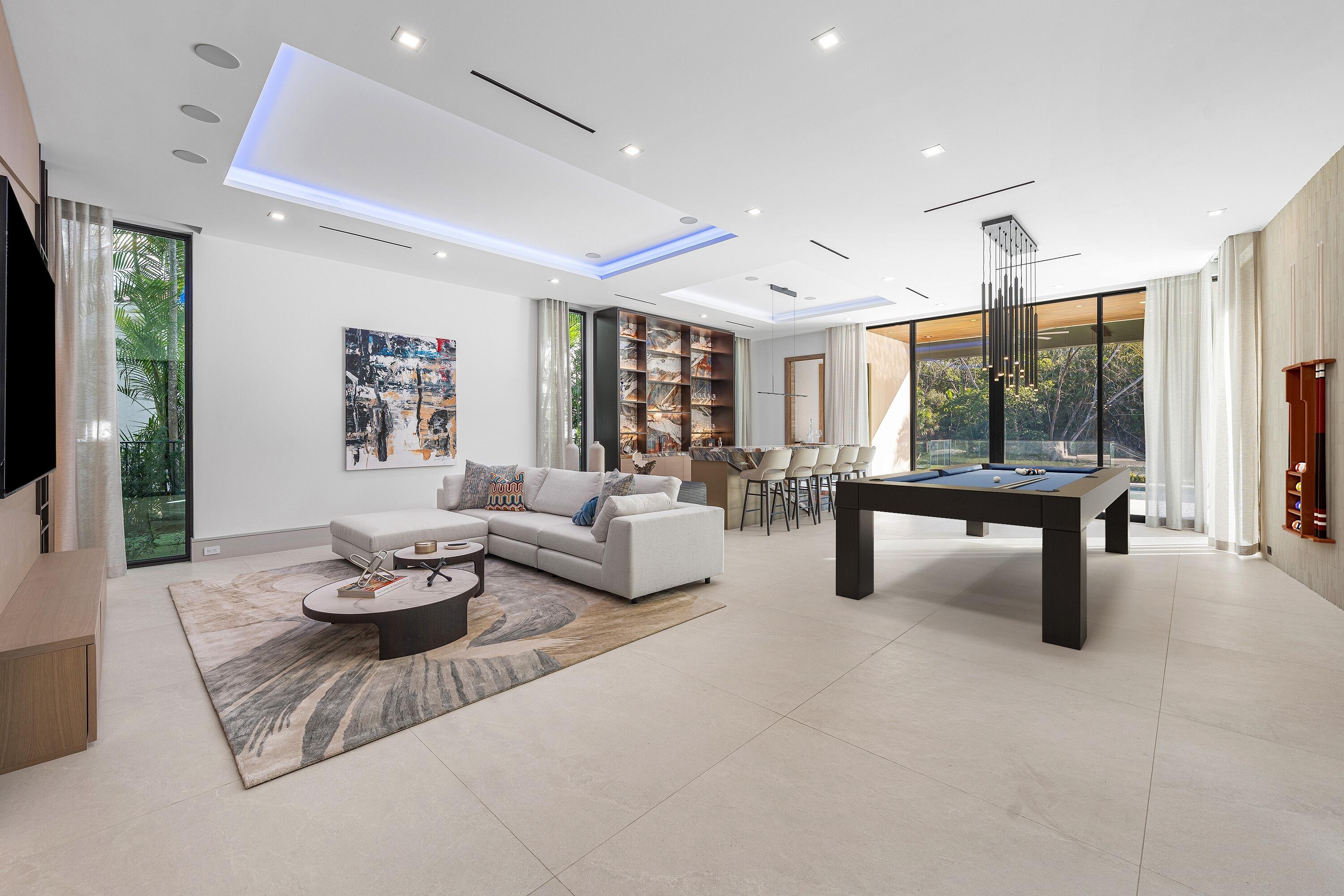 ROYAL PALM YACHT & COUNTRY CLUB - Residential