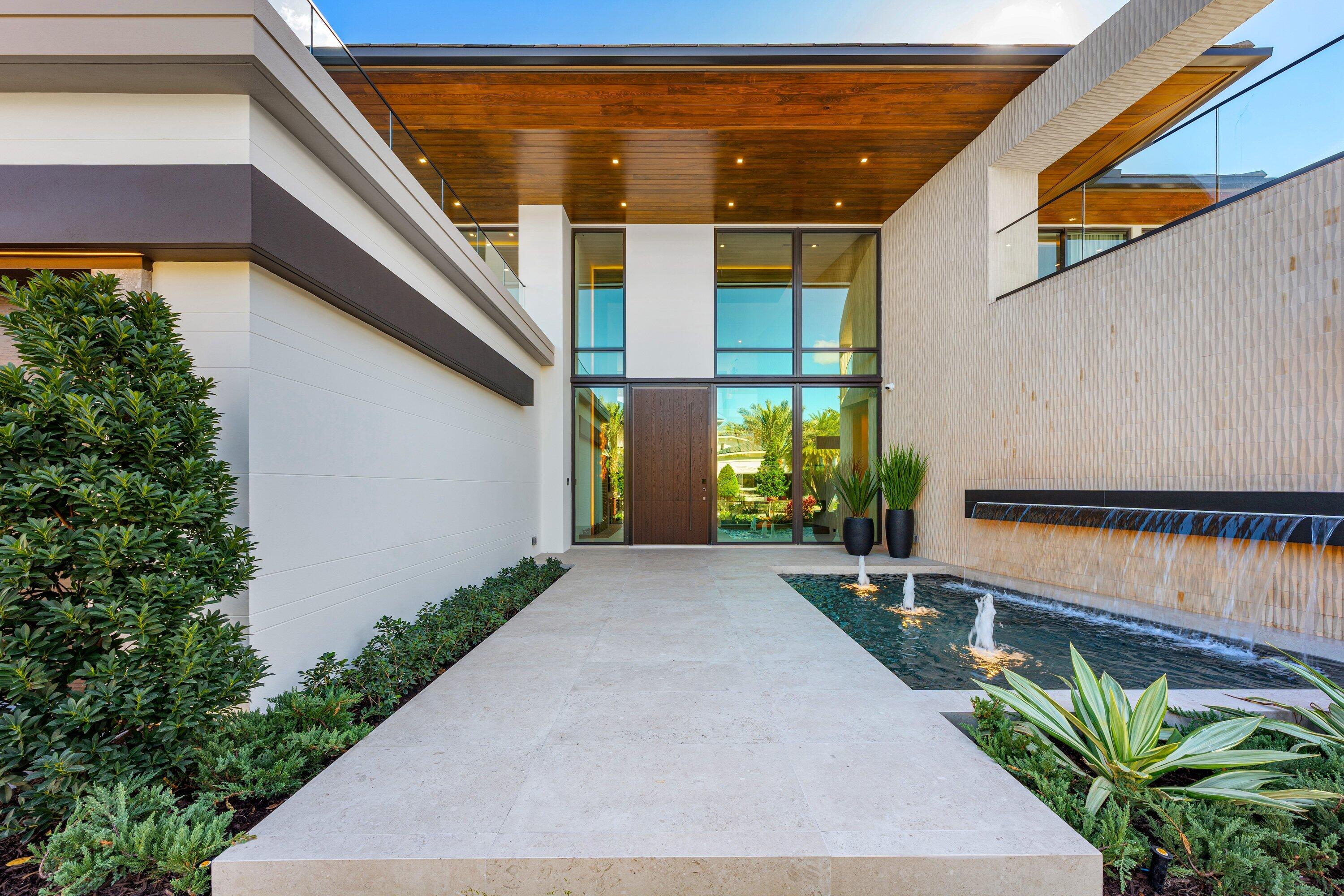 ROYAL PALM YACHT & COUNTRY CLUB - Residential