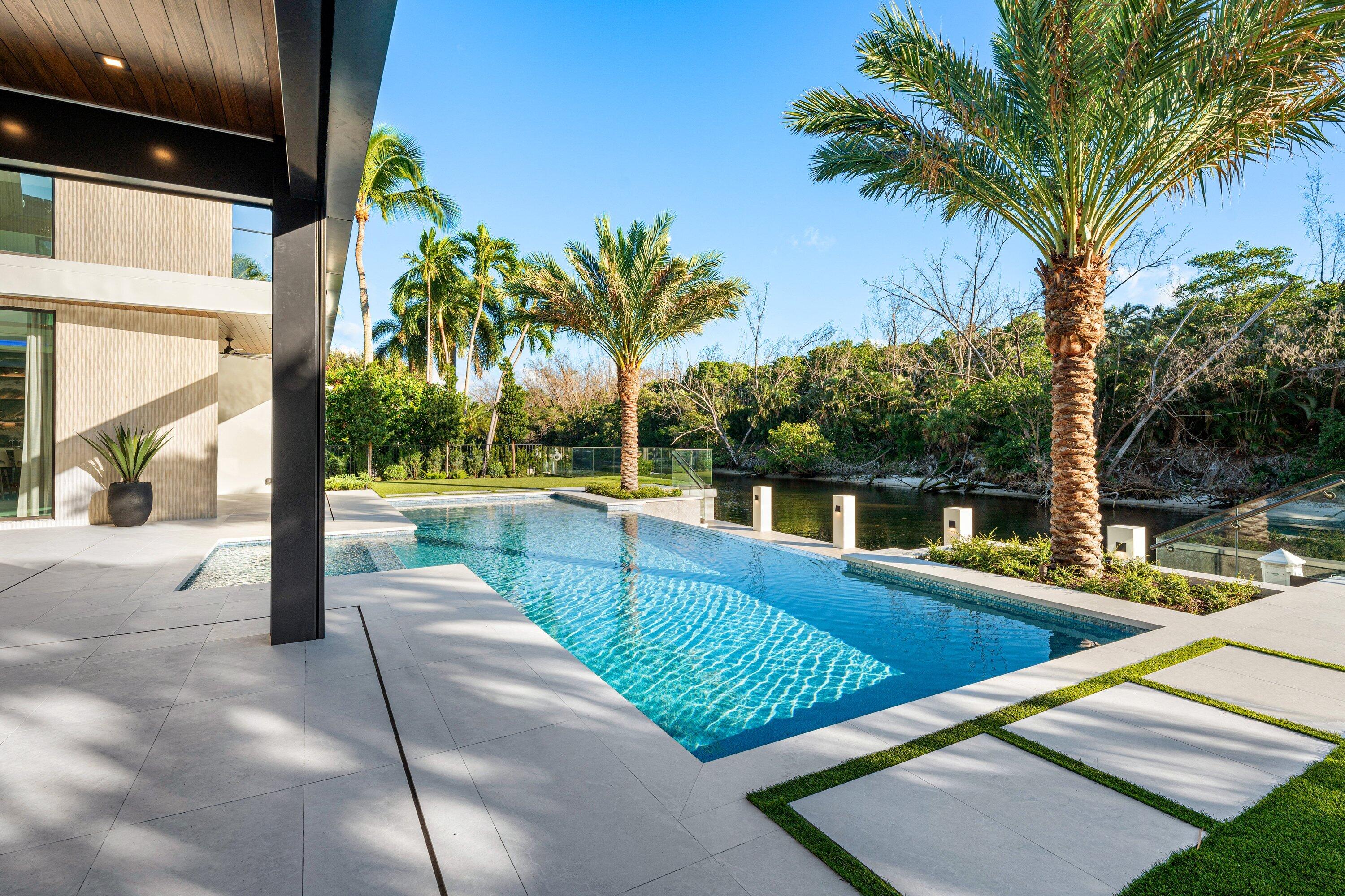 ROYAL PALM YACHT & COUNTRY CLUB - Residential