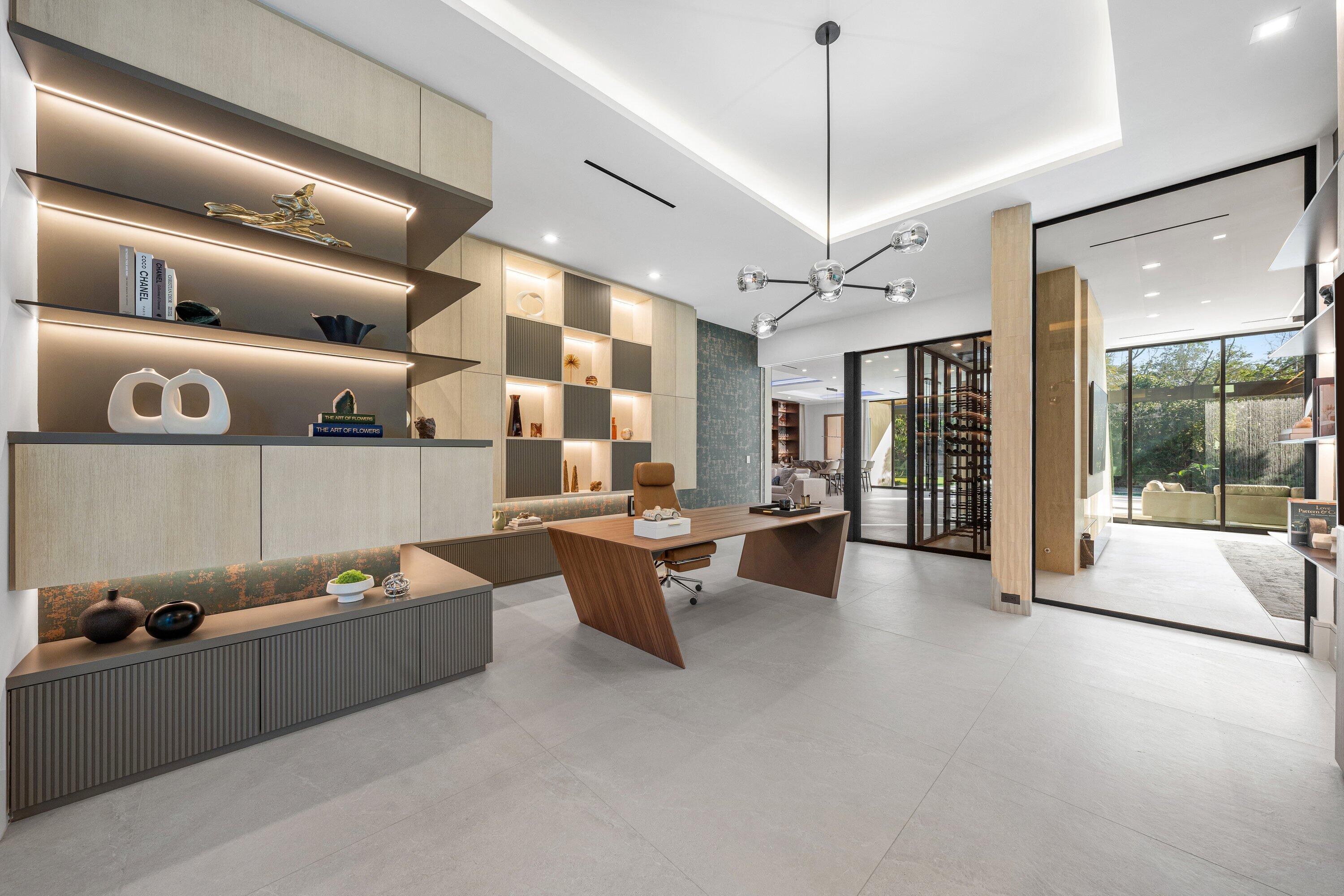 ROYAL PALM YACHT & COUNTRY CLUB - Residential