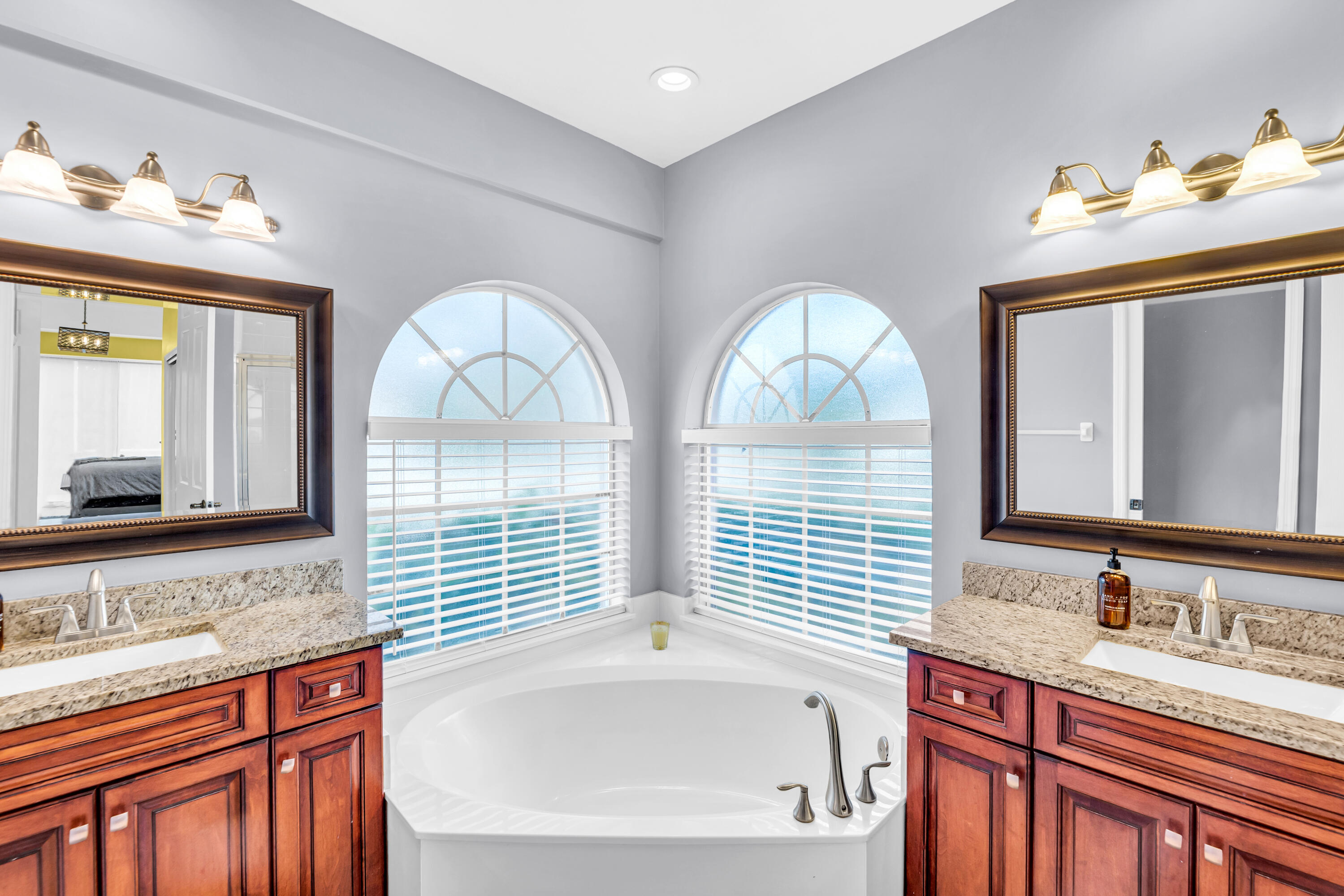 COUNTRY CLUB POINTE - Residential