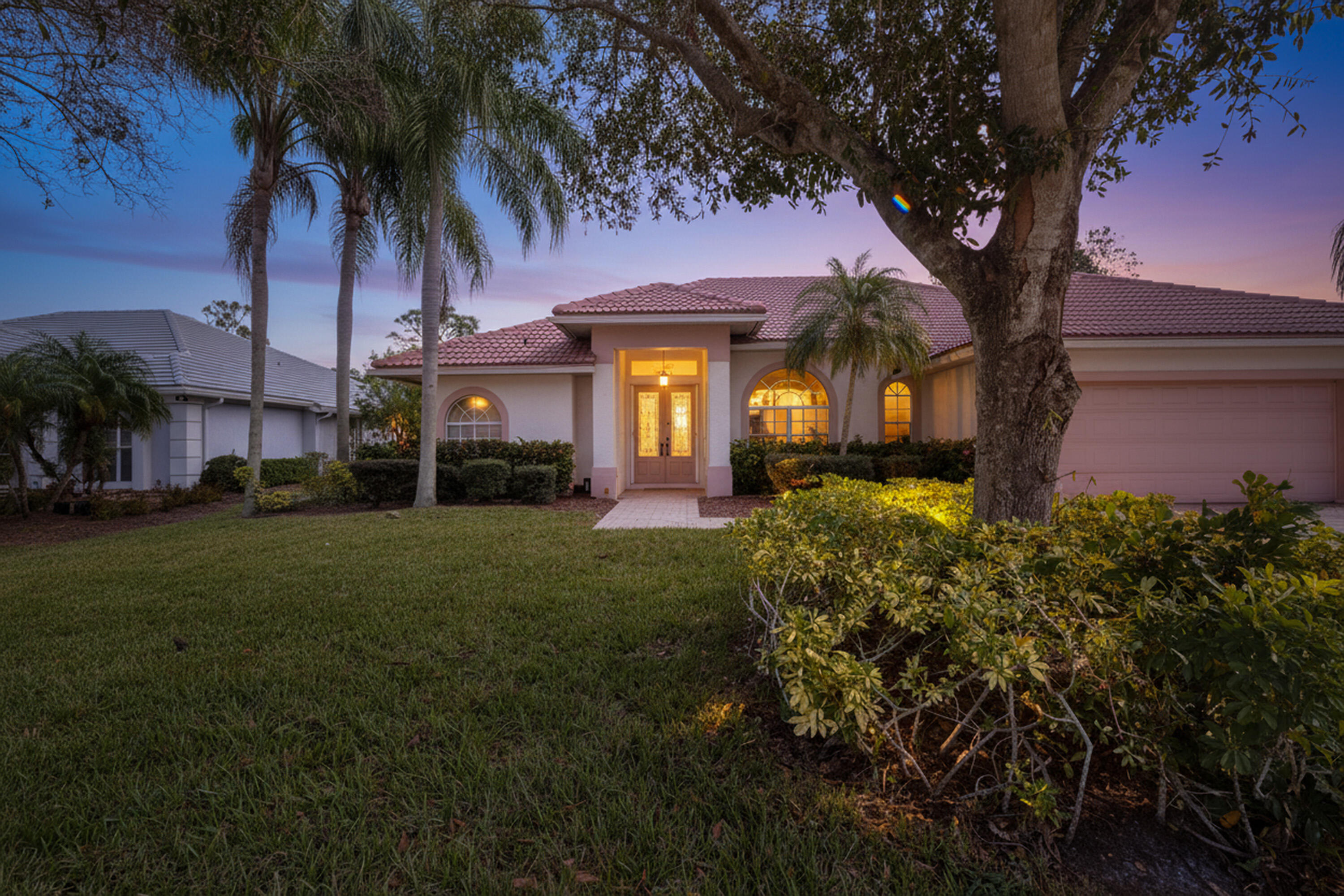 COUNTRY CLUB POINTE - Residential