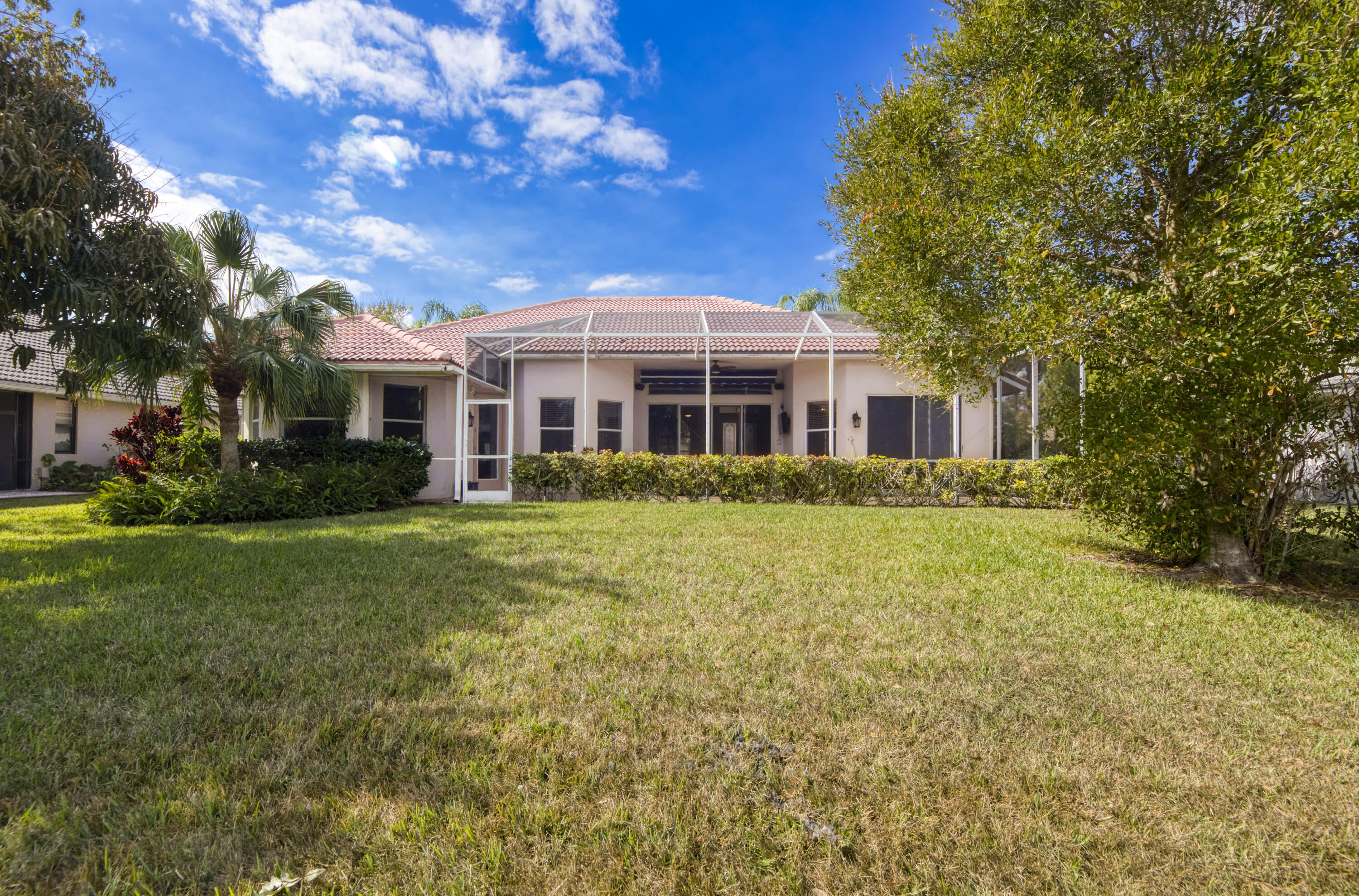 COUNTRY CLUB POINTE - Residential