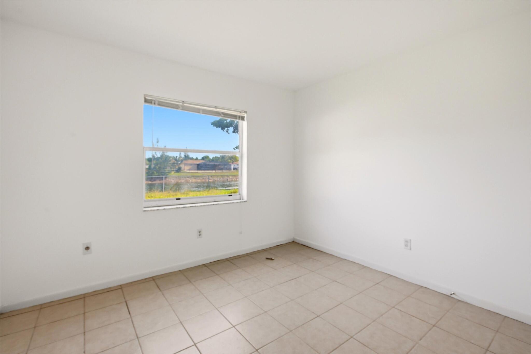 HOLIDAY CITY AT BOCA RATON SEC 5 - Residential
