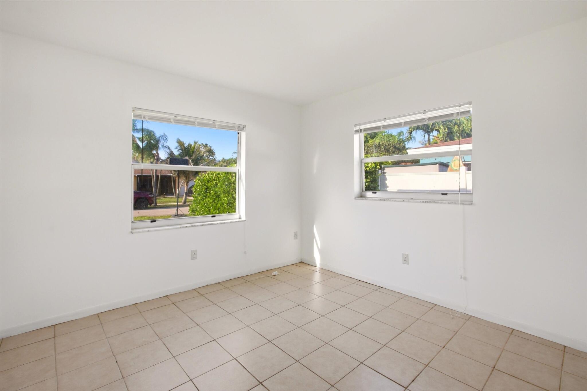HOLIDAY CITY AT BOCA RATON SEC 5 - Residential