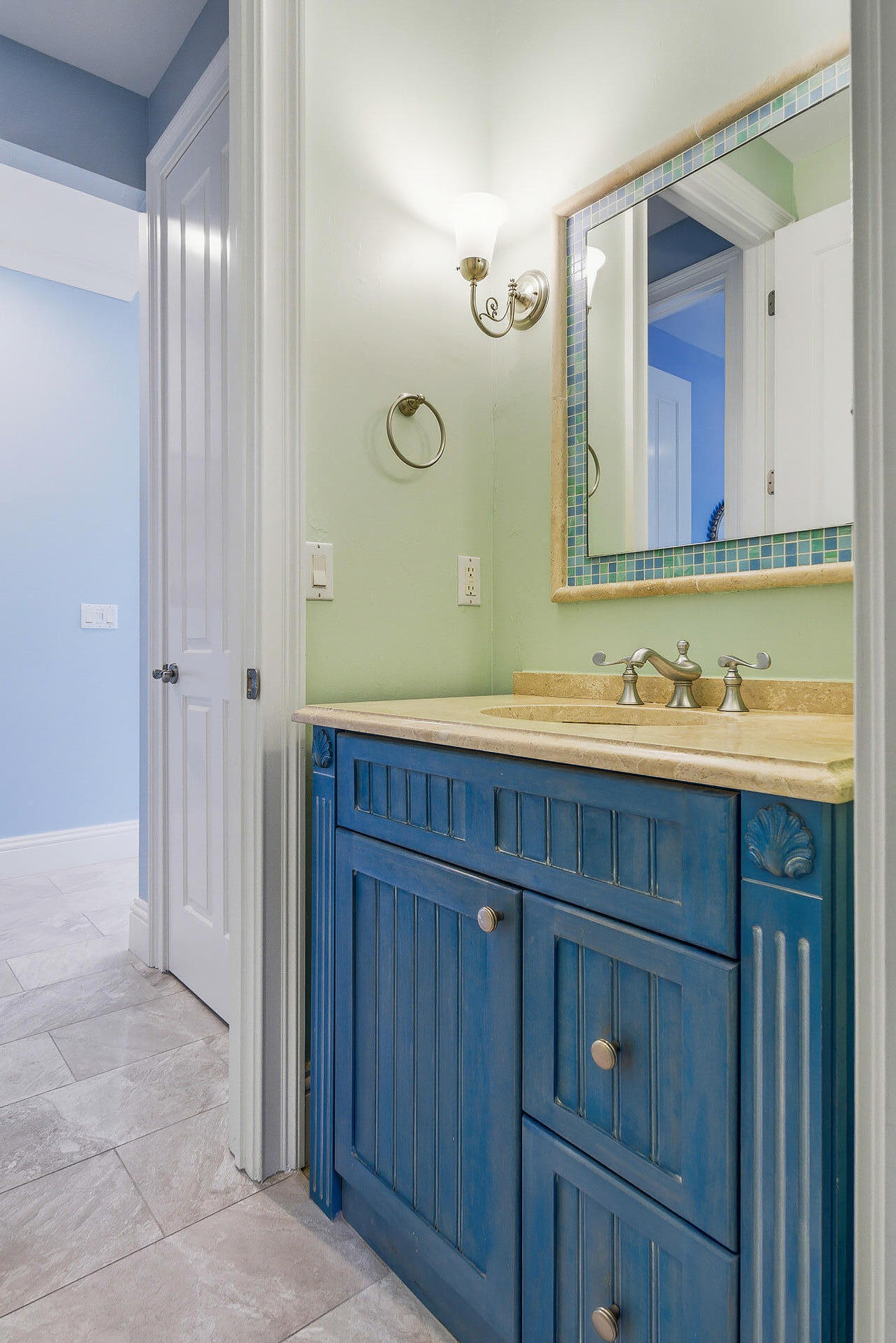 SOUTHPORT ON THE BAY UNIT ONE - Residential