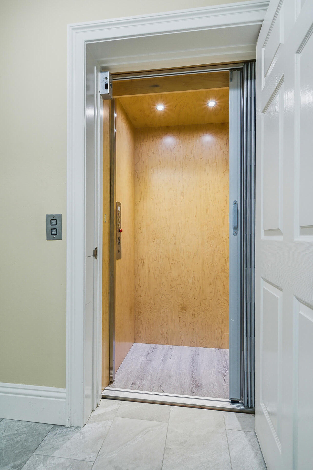 SOUTHPORT ON THE BAY UNIT ONE - Residential
