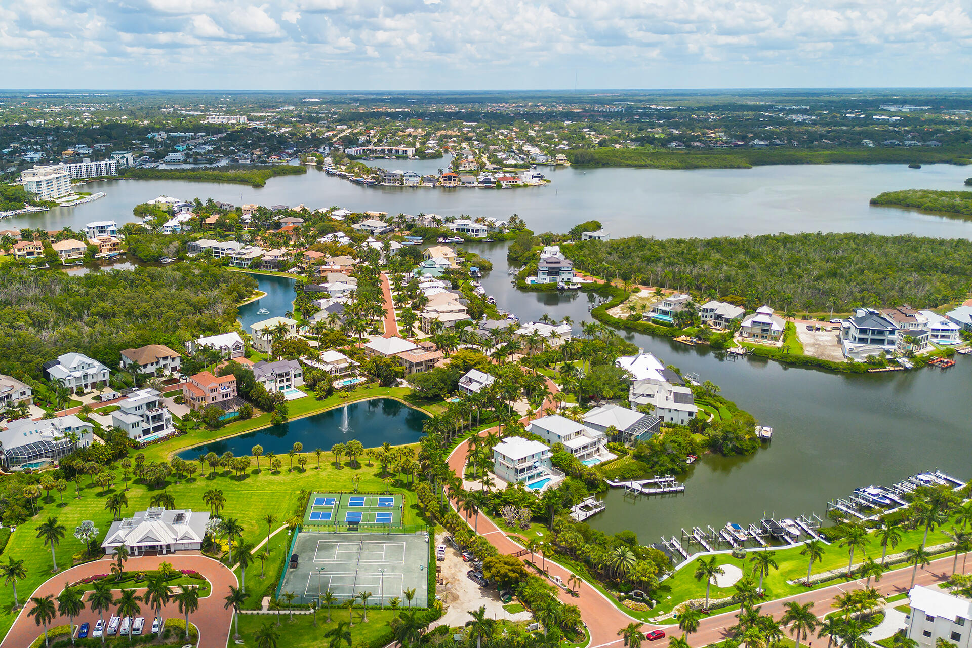 SOUTHPORT ON THE BAY UNIT ONE - Residential