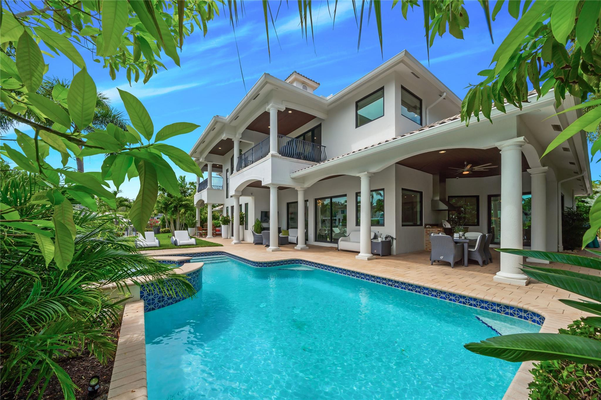 BAY COLONY - Residential
