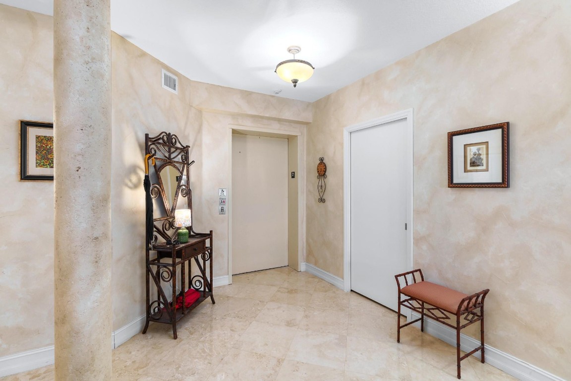 OCEAN PLAZA - Residential