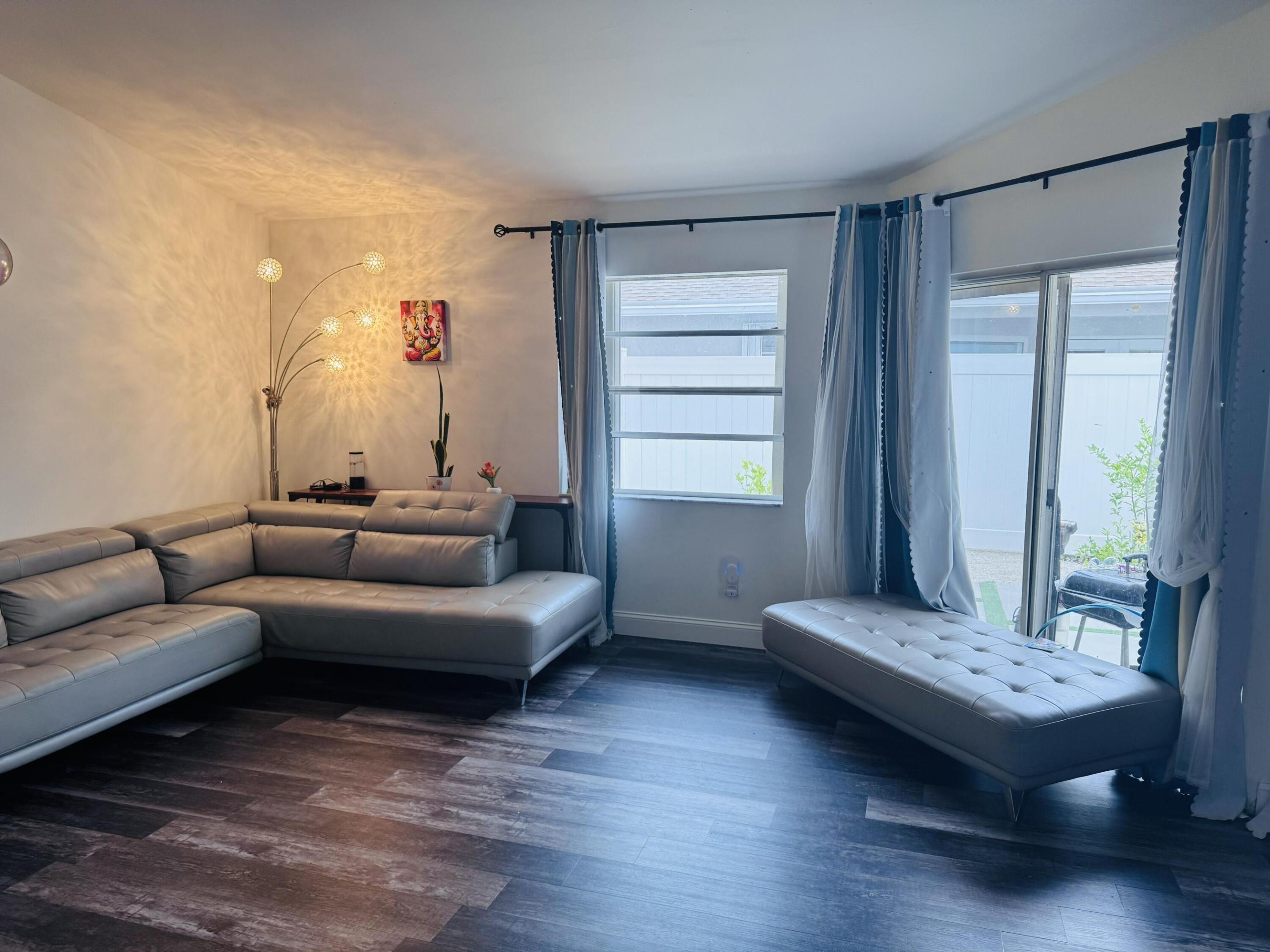 PEMBROKE LAKES SECTION EIGHT - Residential
