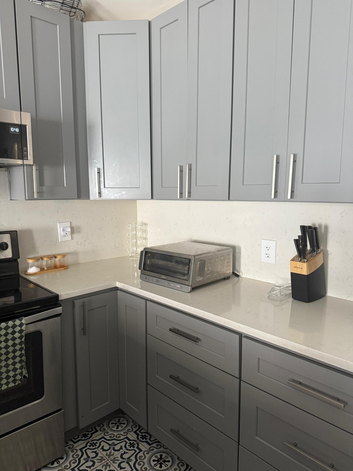 PEMBROKE LAKES SECTION EIGHT - Residential