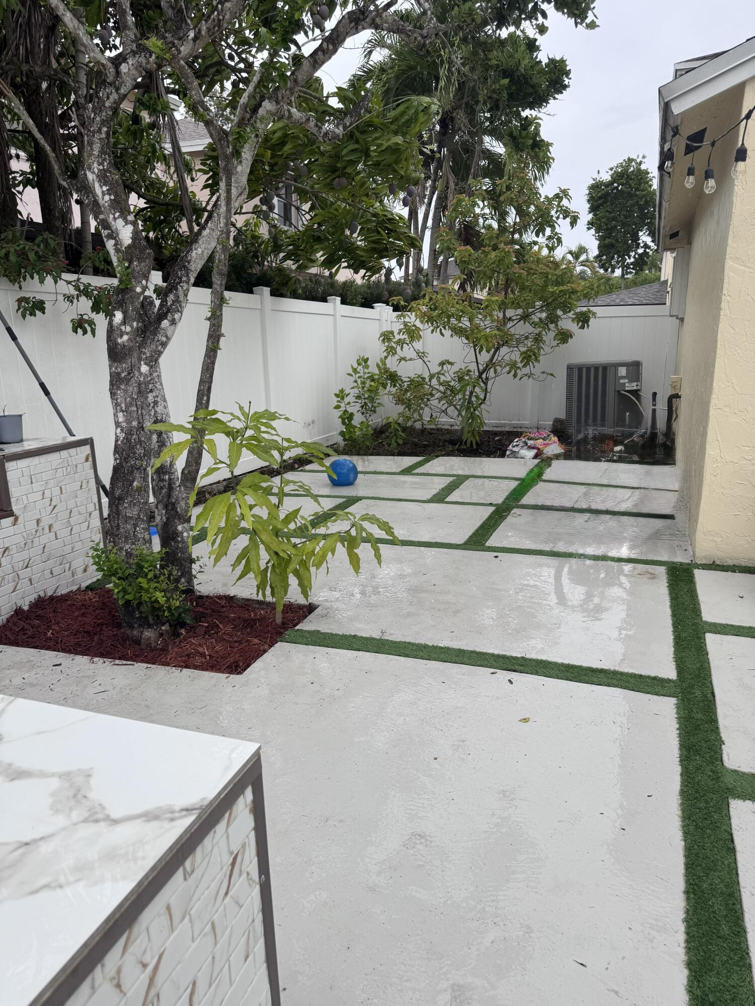 PEMBROKE LAKES SECTION EIGHT - Residential