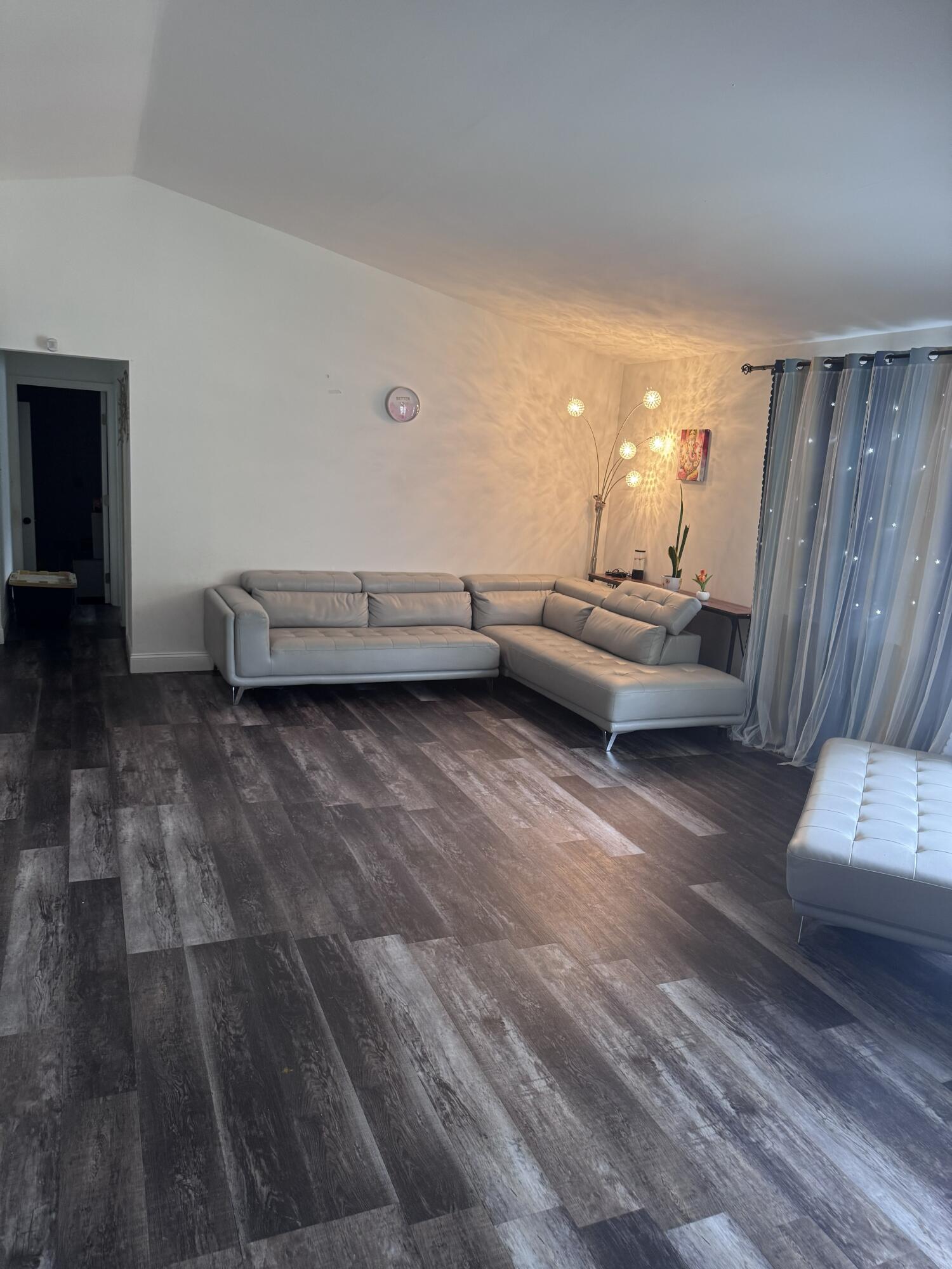 PEMBROKE LAKES SECTION EIGHT - Residential