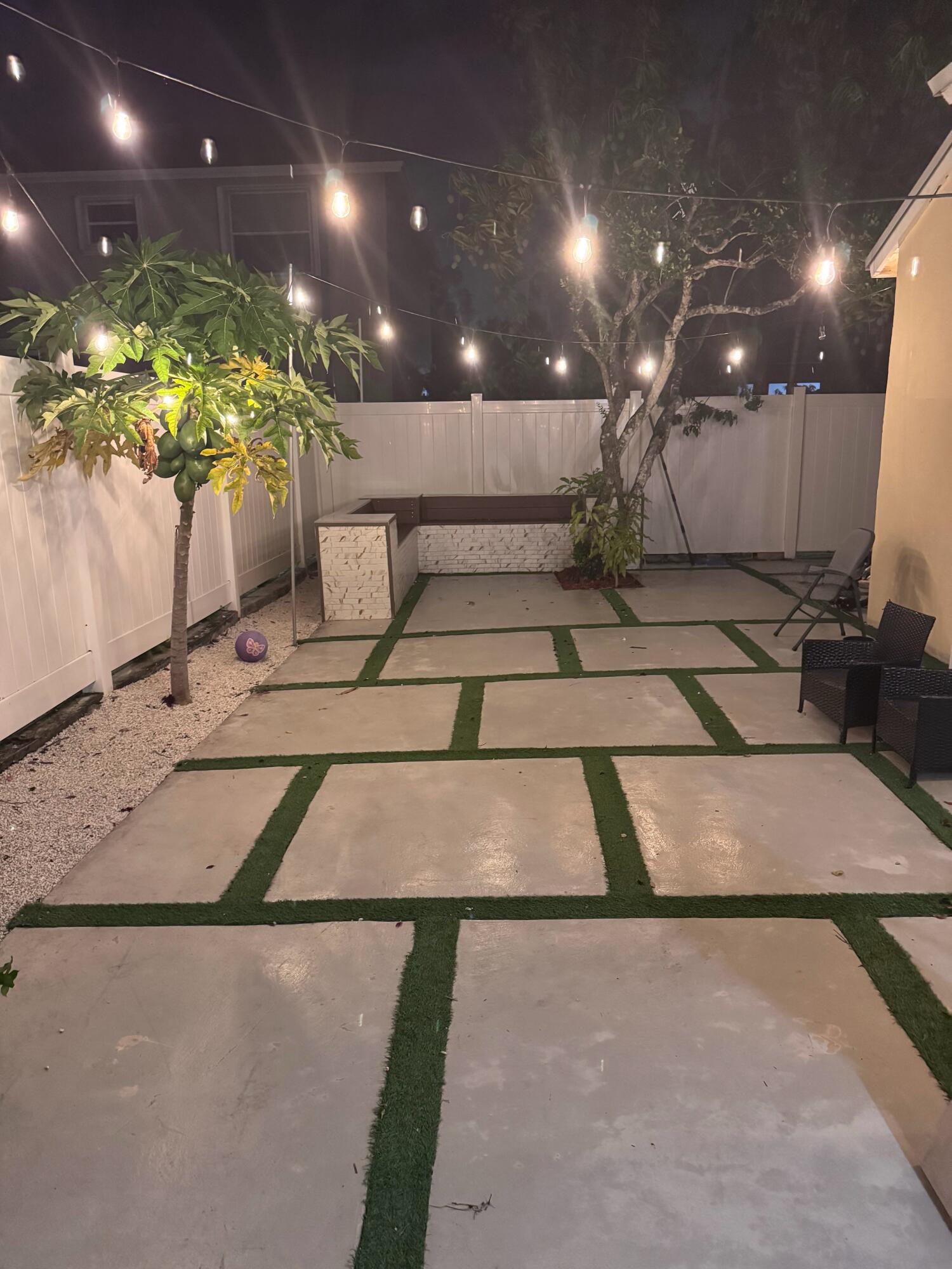 PEMBROKE LAKES SECTION EIGHT - Residential