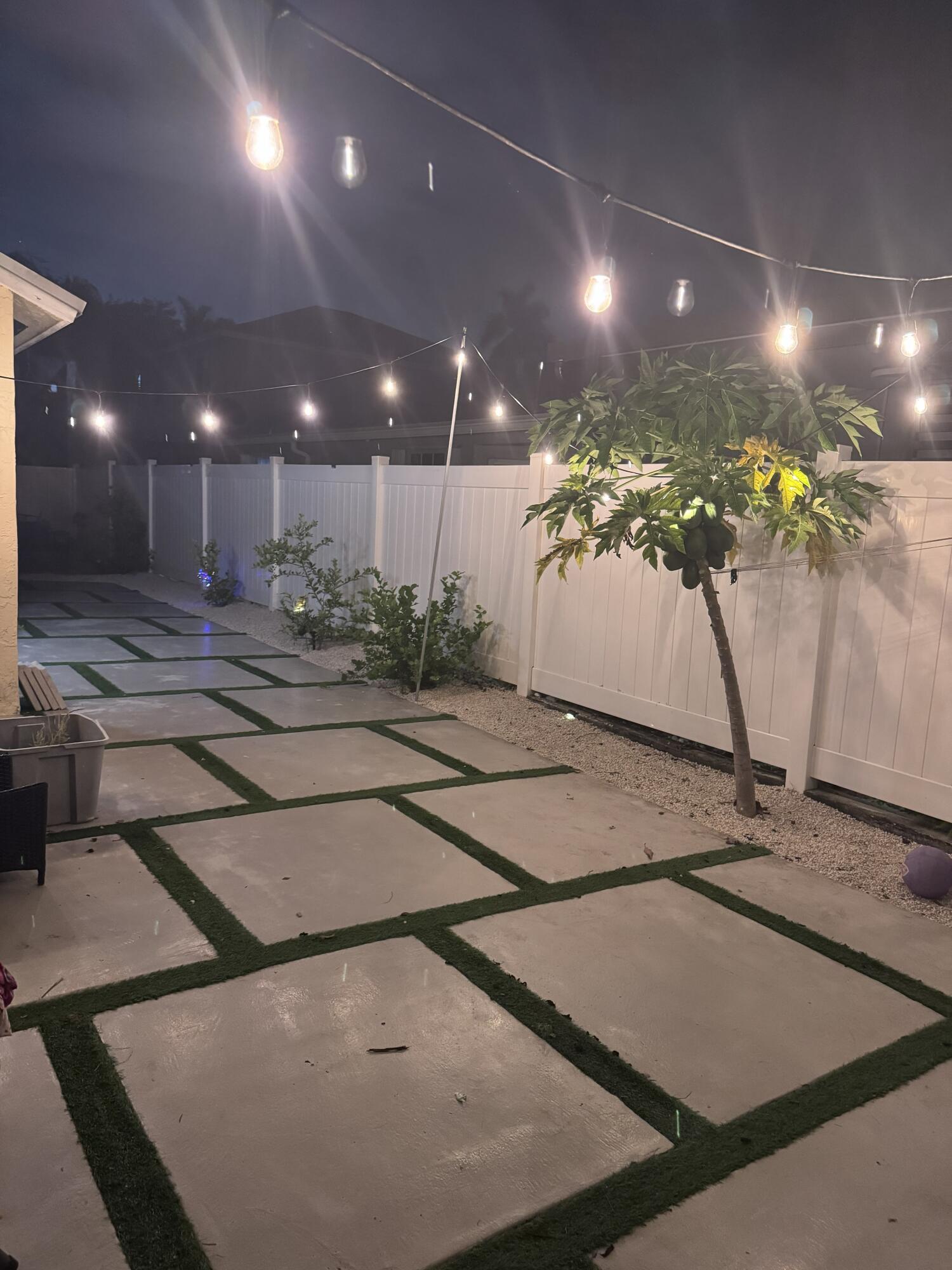 PEMBROKE LAKES SECTION EIGHT - Residential