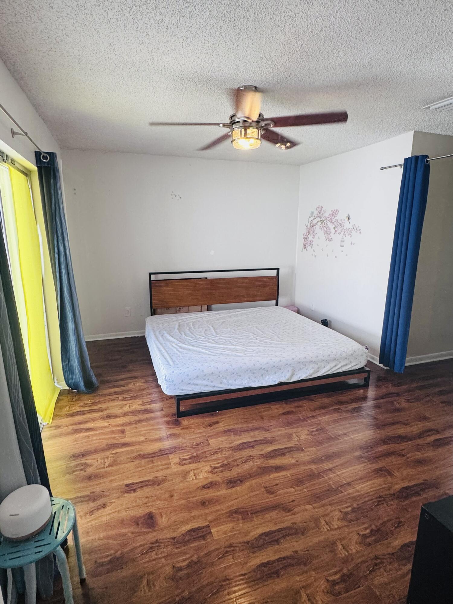 PEMBROKE LAKES SECTION EIGHT - Residential