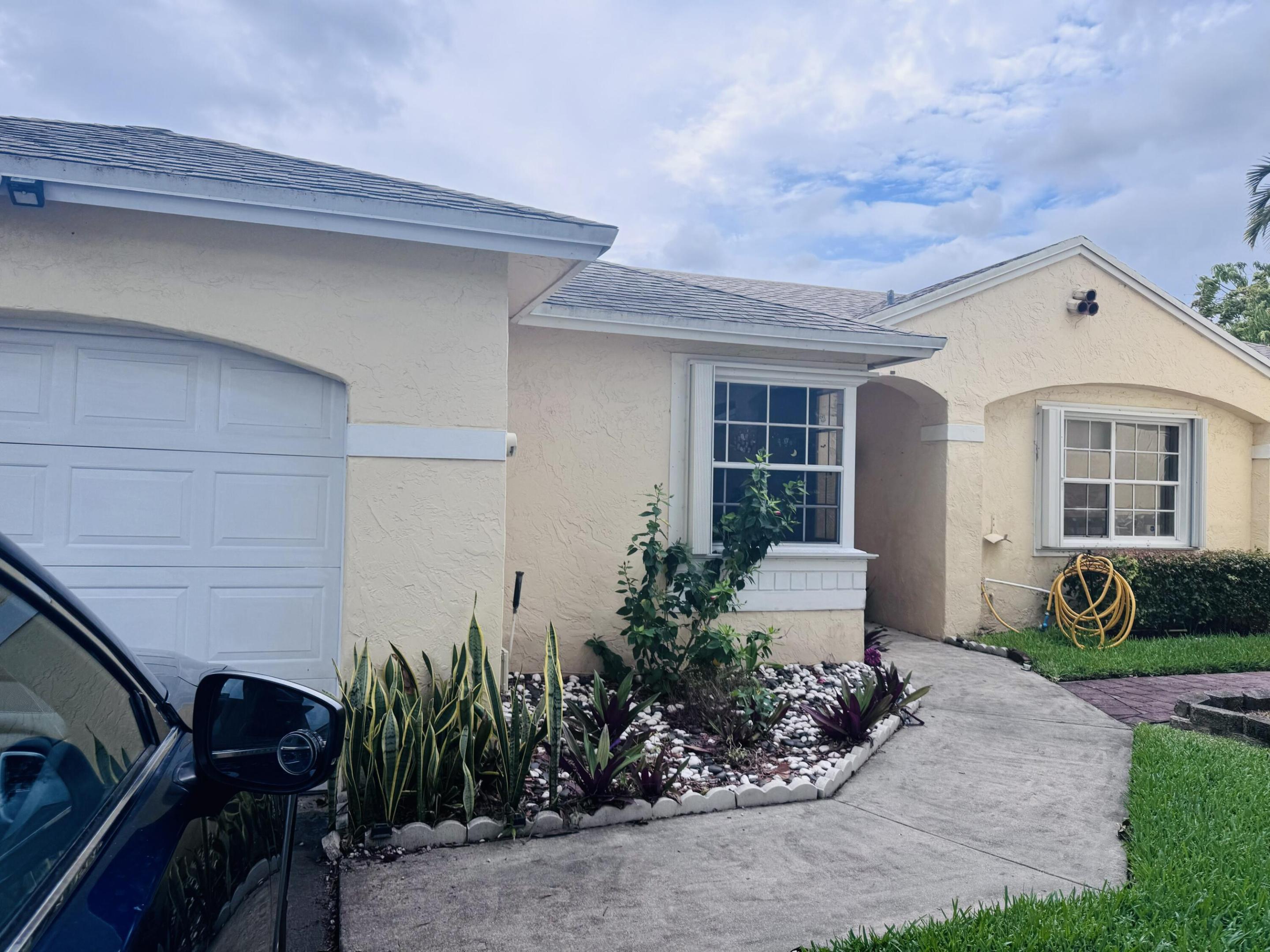 PEMBROKE LAKES SECTION EIGHT - Residential