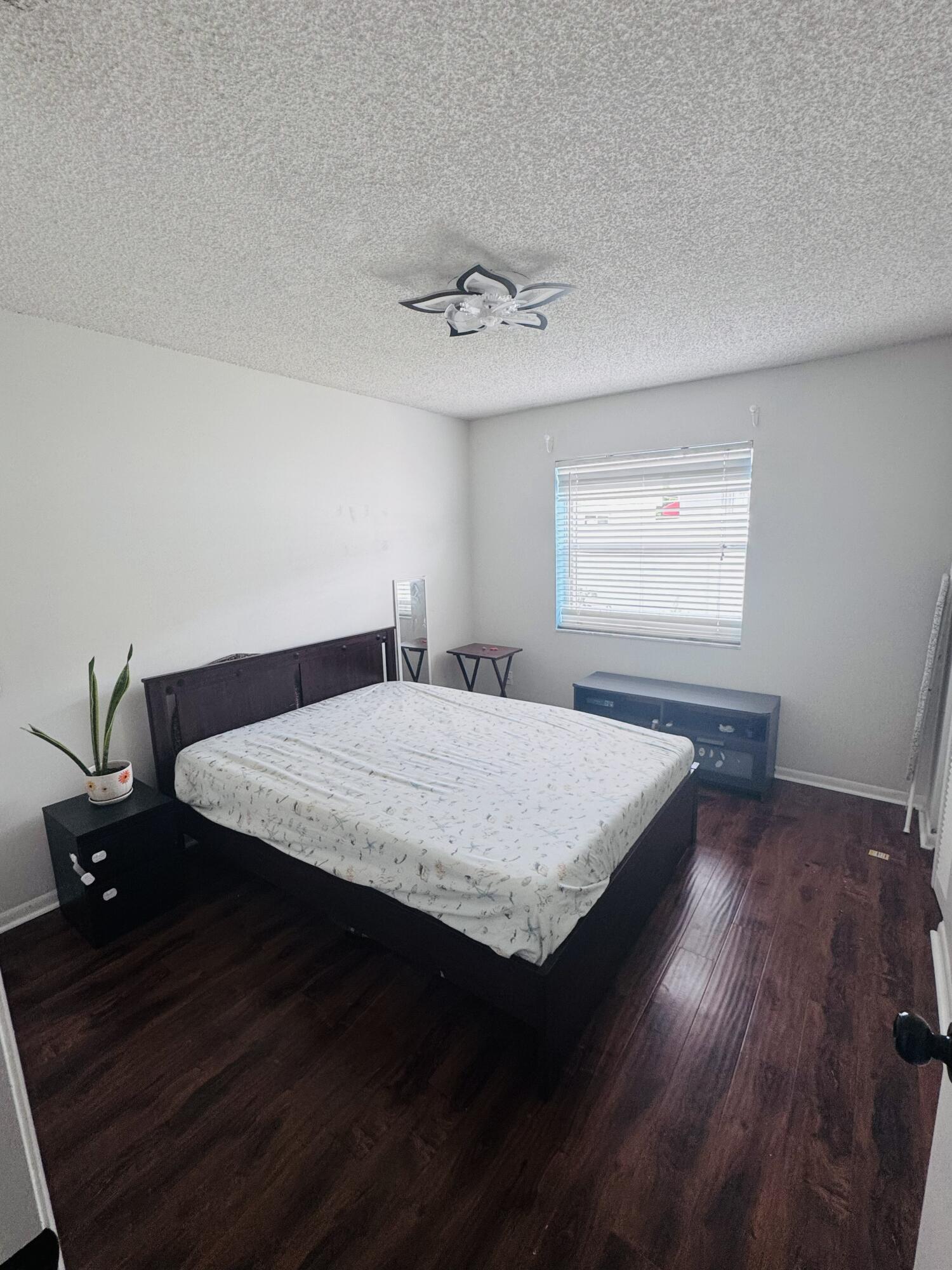 PEMBROKE LAKES SECTION EIGHT - Residential