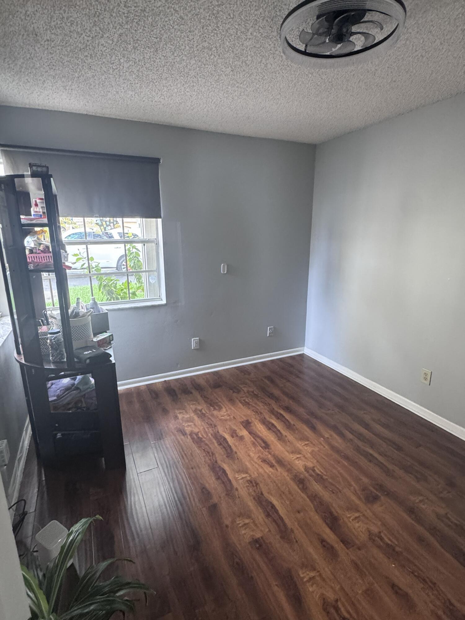 PEMBROKE LAKES SECTION EIGHT - Residential
