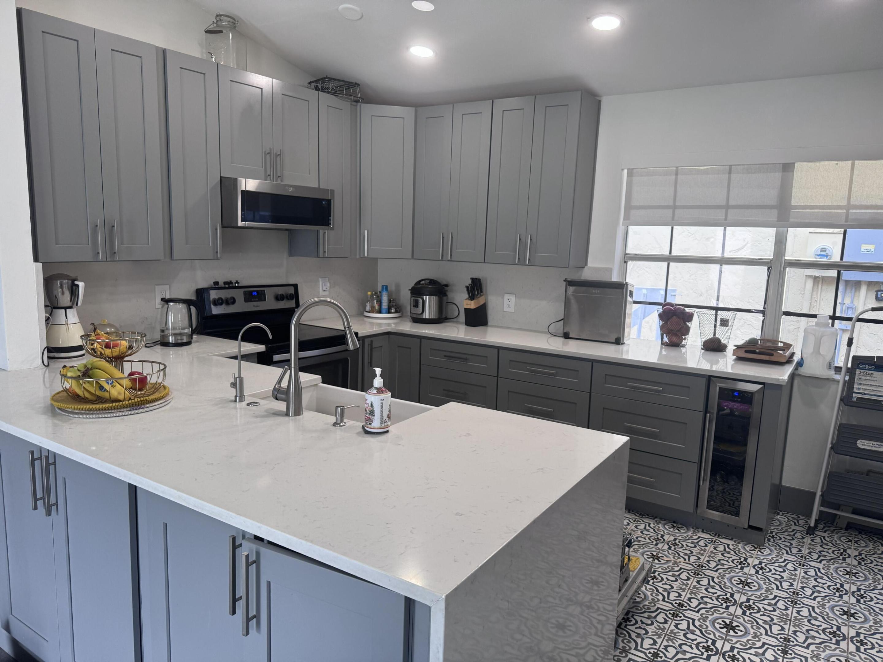 PEMBROKE LAKES SECTION EIGHT - Residential