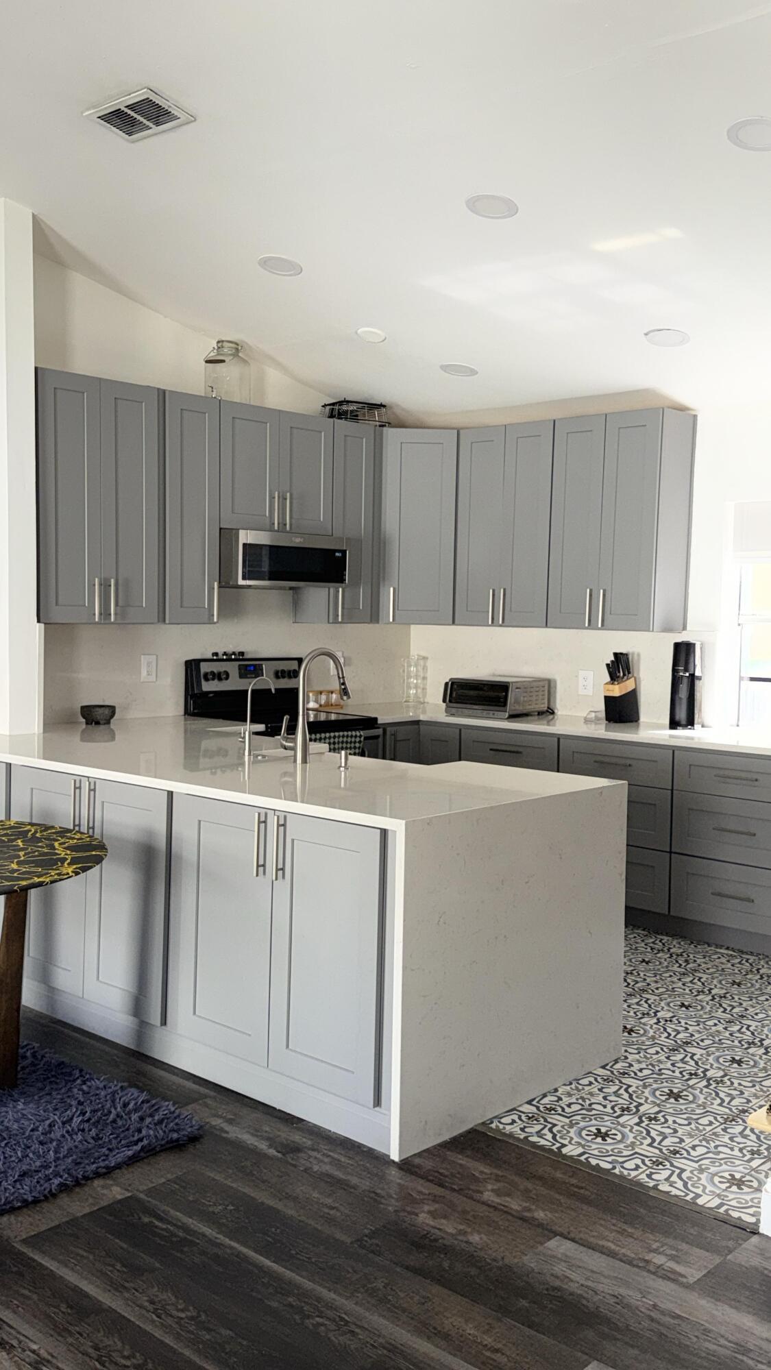 PEMBROKE LAKES SECTION EIGHT - Residential