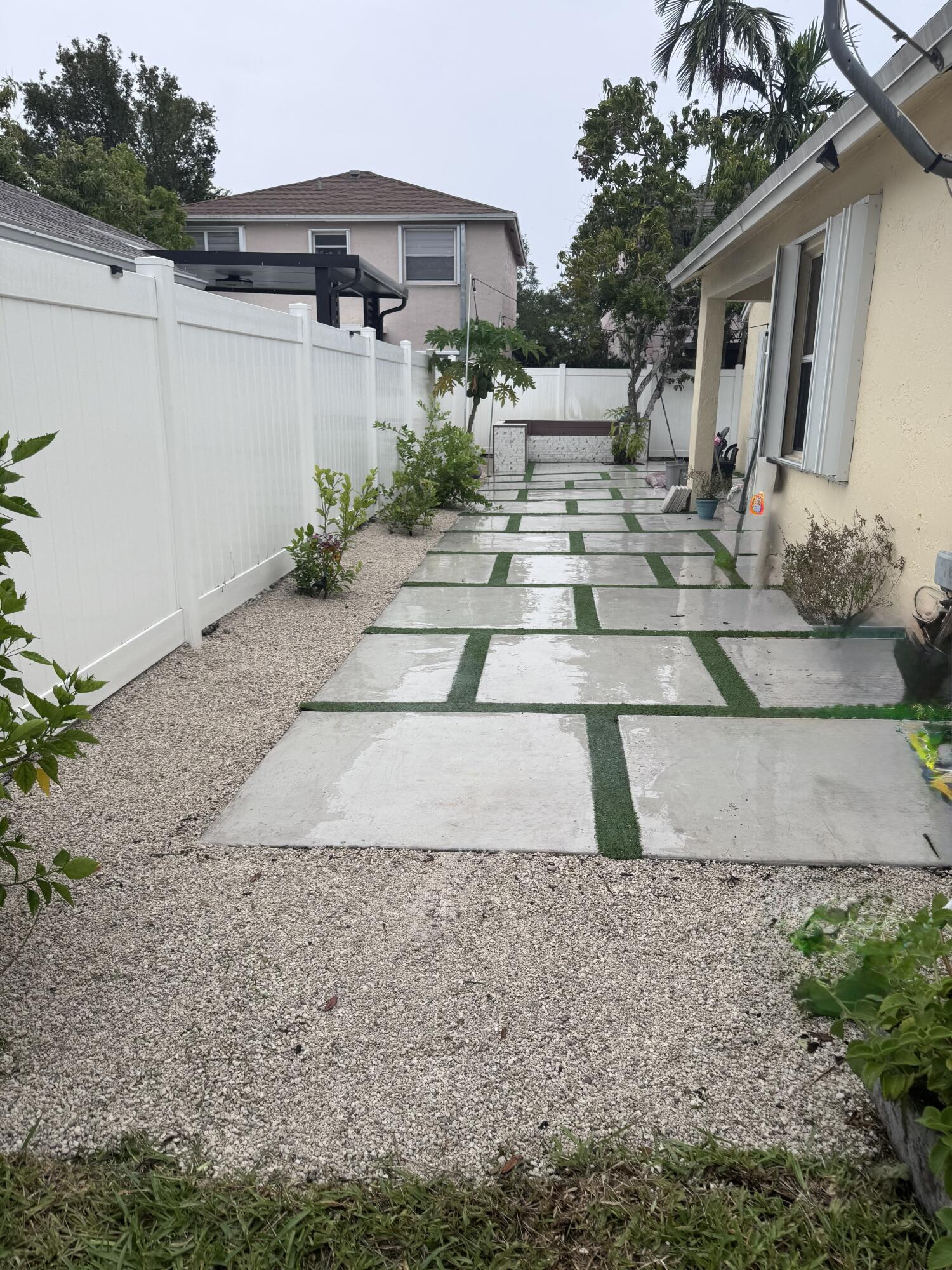 PEMBROKE LAKES SECTION EIGHT - Residential