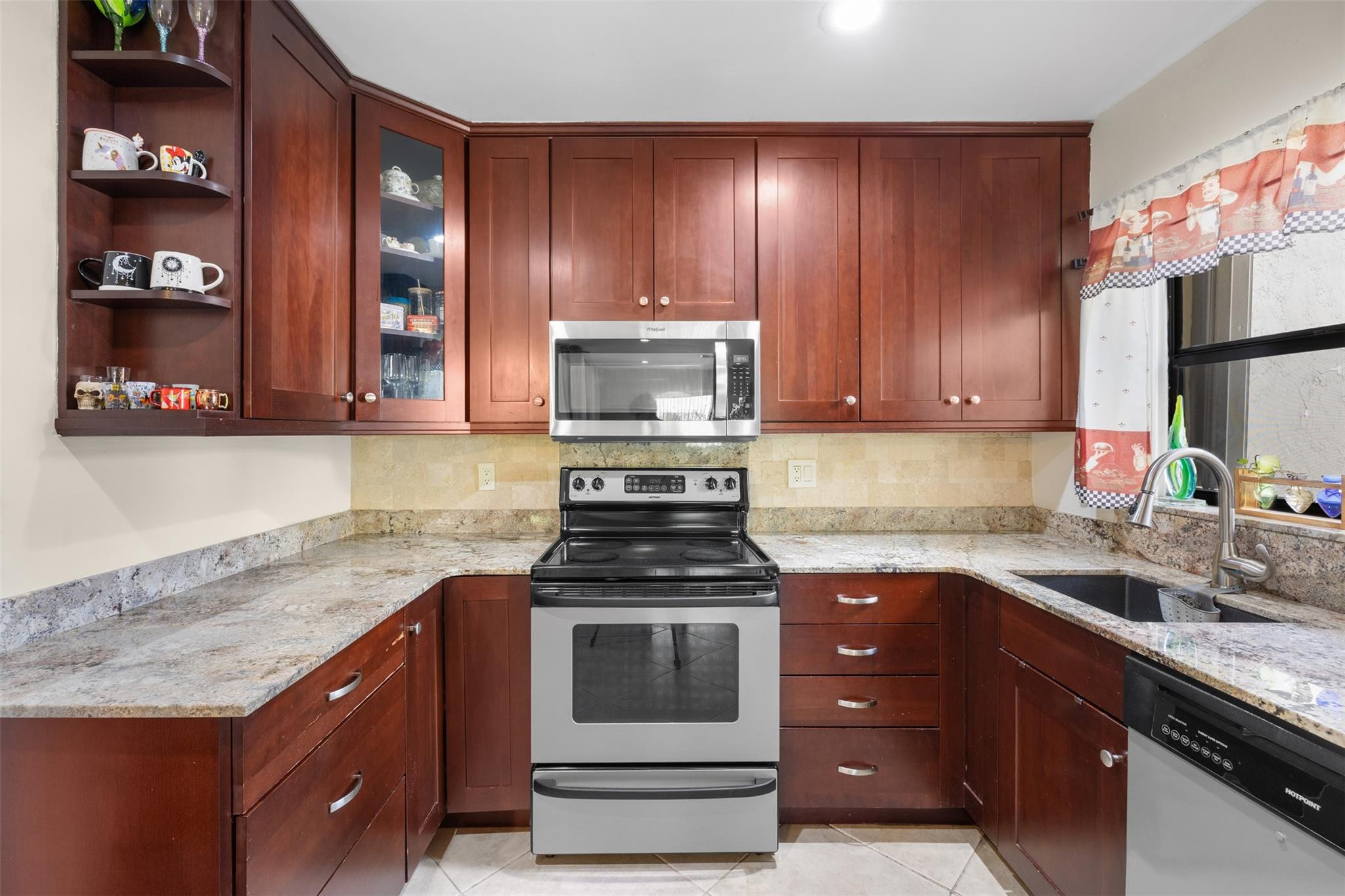 APPLEWOOD VILLAGE IV - Residential