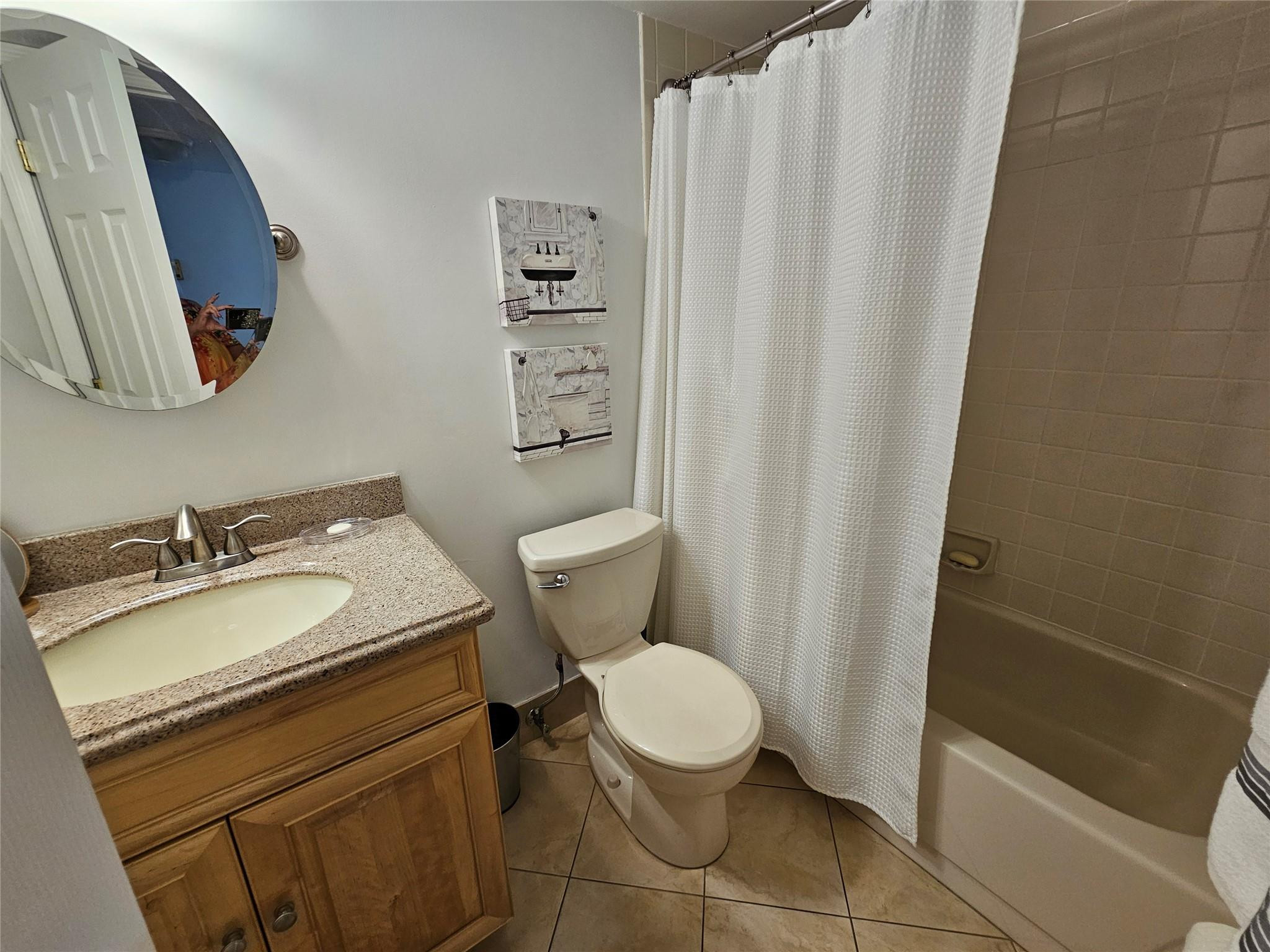 CYPRESS BEND CONDOMINIUM V - Residential Lease