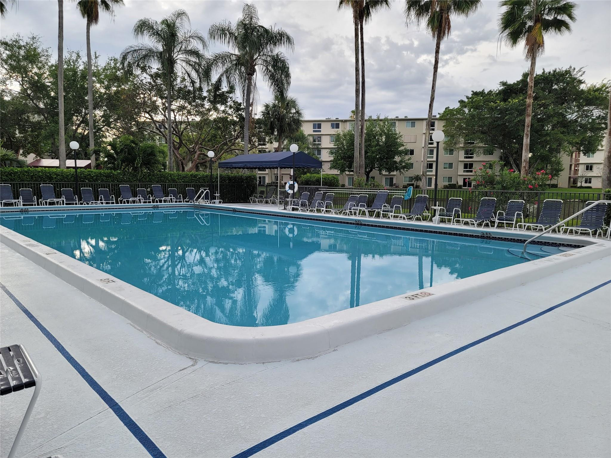 CYPRESS BEND CONDOMINIUM V - Residential Lease