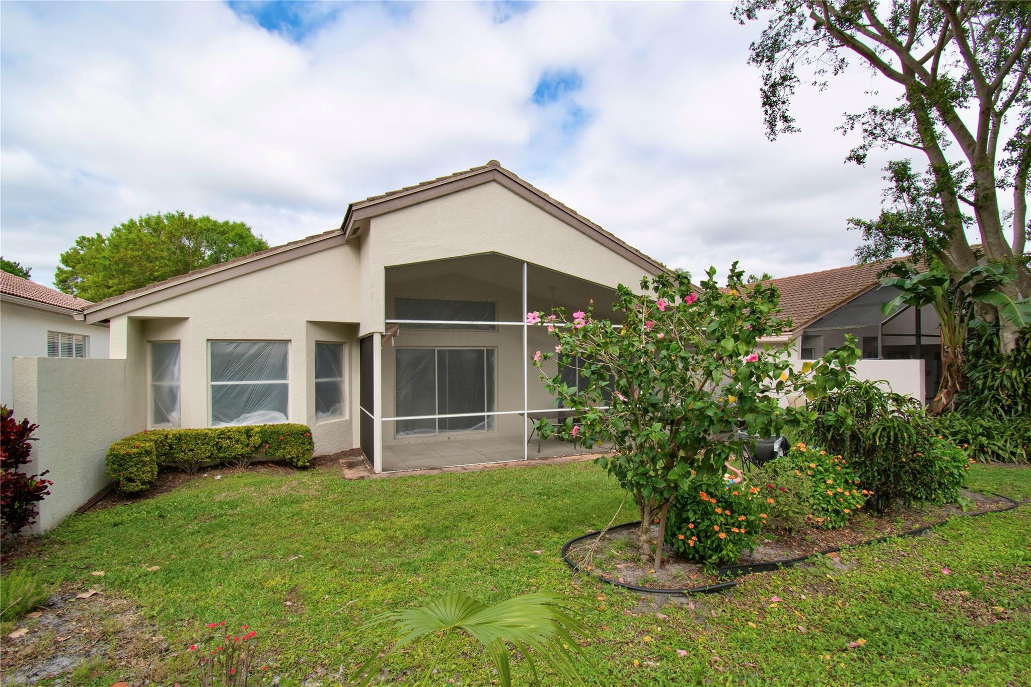 VALENCIA LAKES - Residential