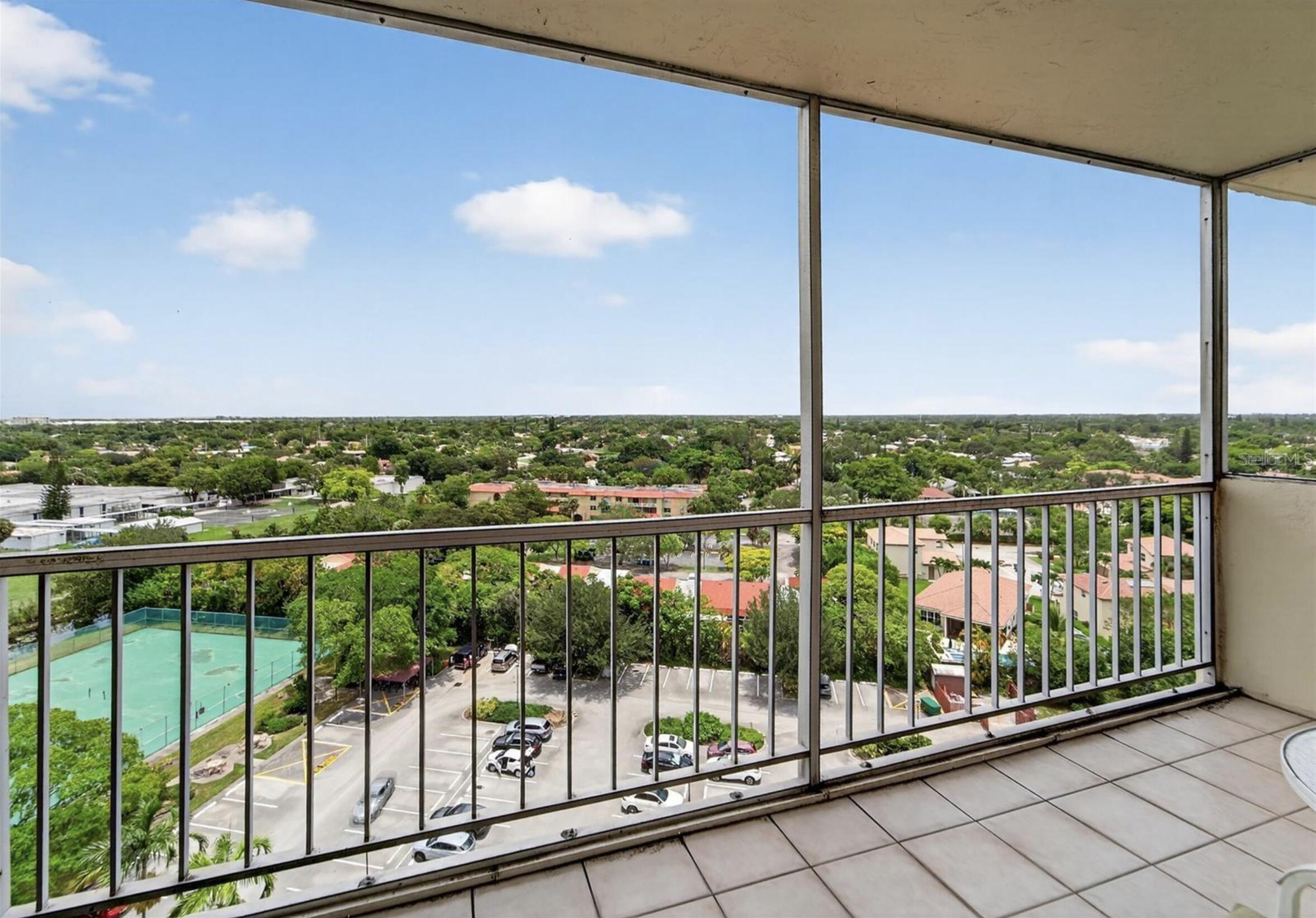COUNTRY CLUB TOWER OF CORAL - Residential