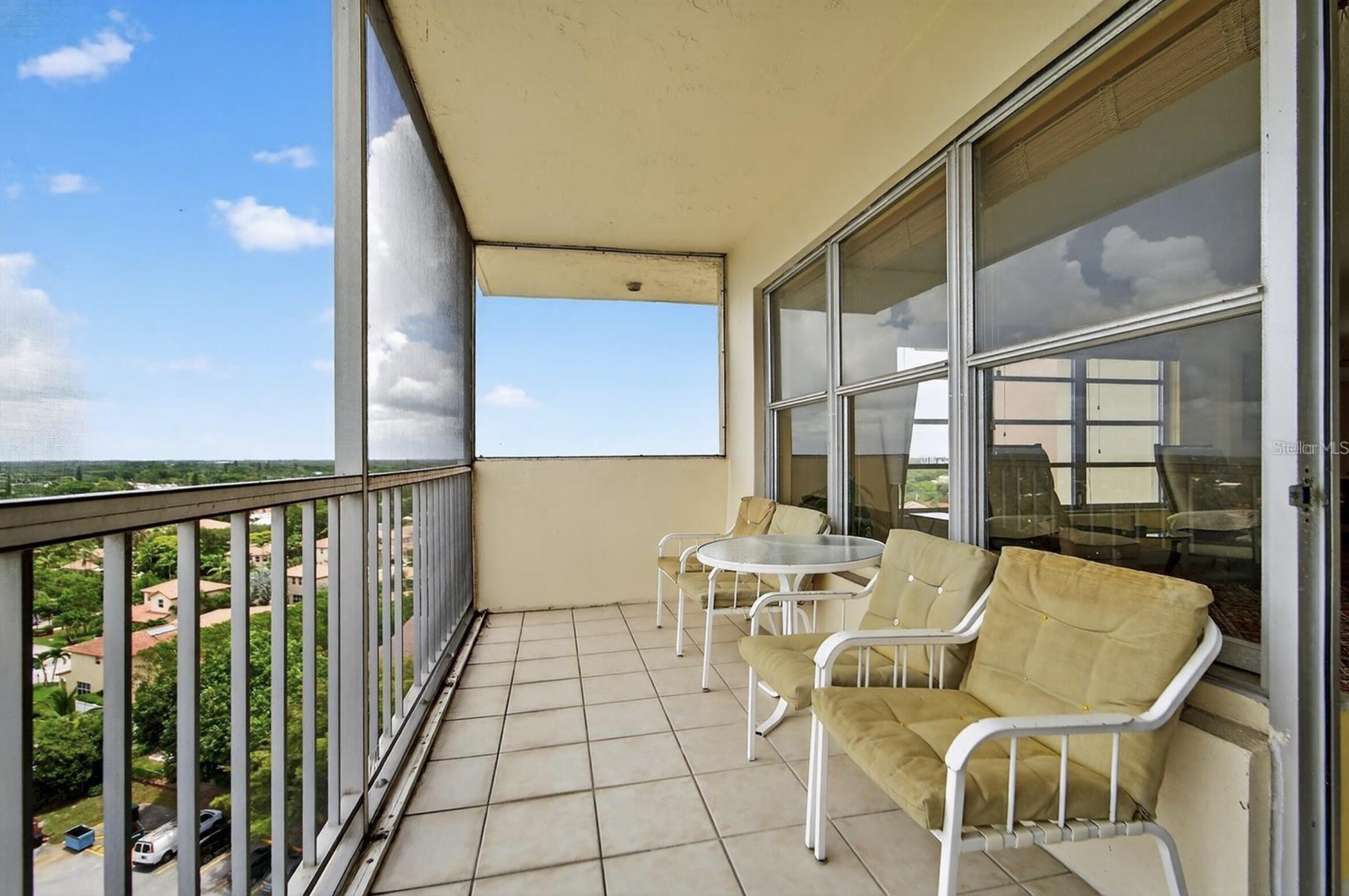 COUNTRY CLUB TOWER OF CORAL - Residential