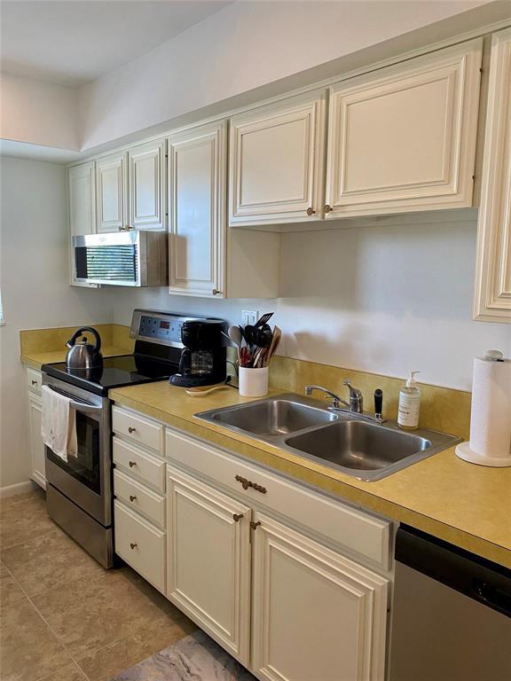 PIERPOINT YACHT CLUB CONDO - Residential Lease