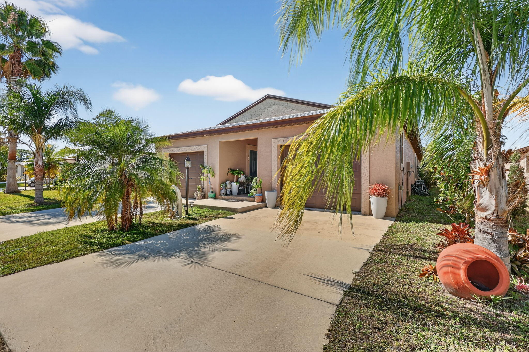 SPANISH LAKES ONE LEASEHOLD ESTATES - Residential